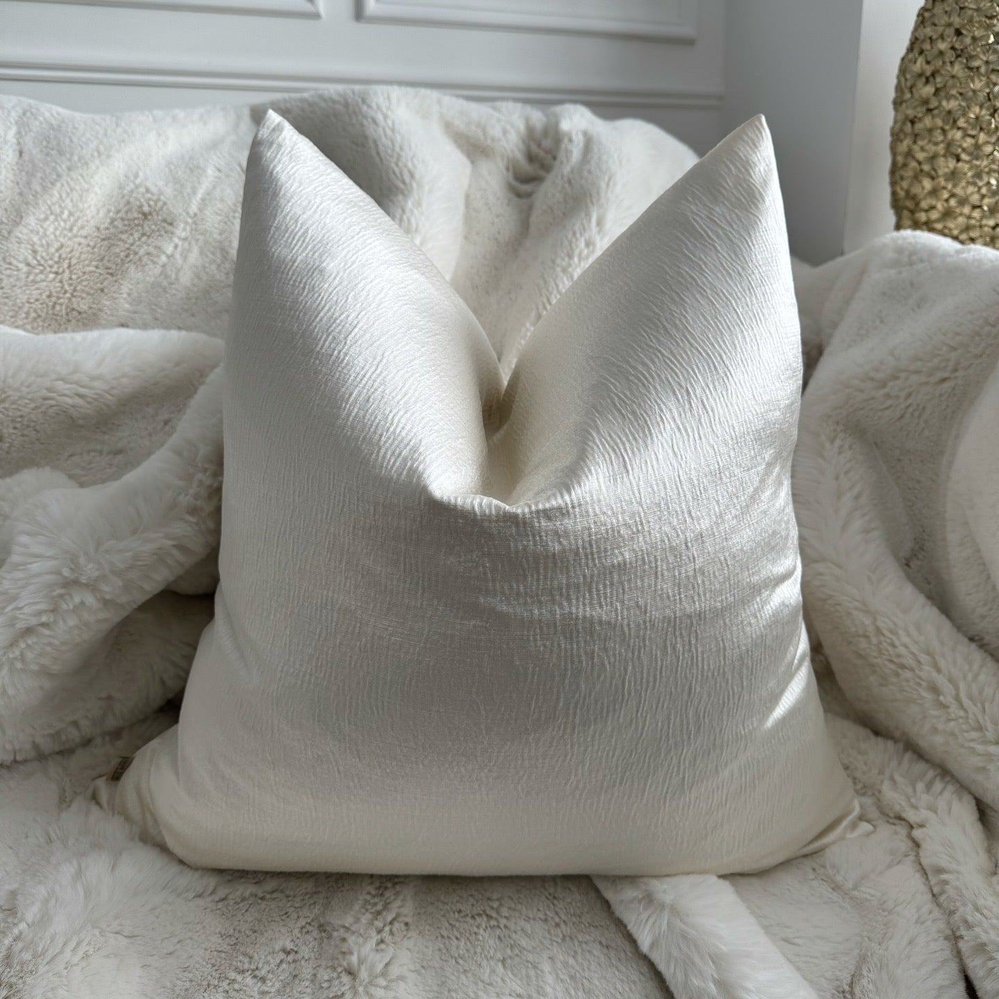 Blanc Ivory Sheen 22” Cushion
