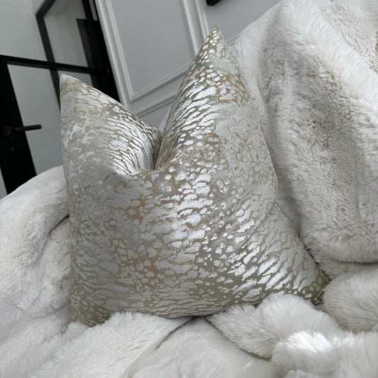 Neptune Textured 22” Cushion