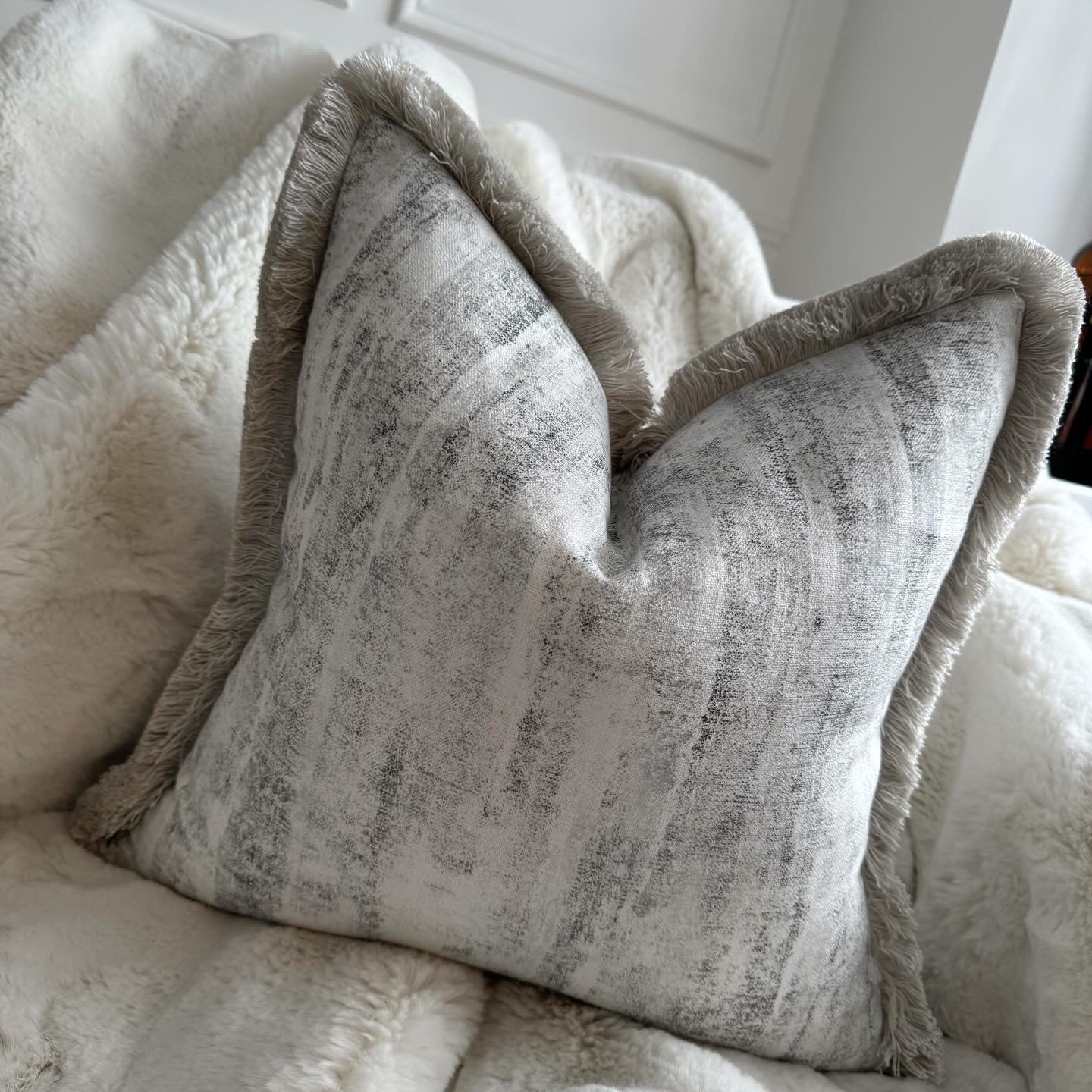 Lisbeth 18" Fringed Cushion