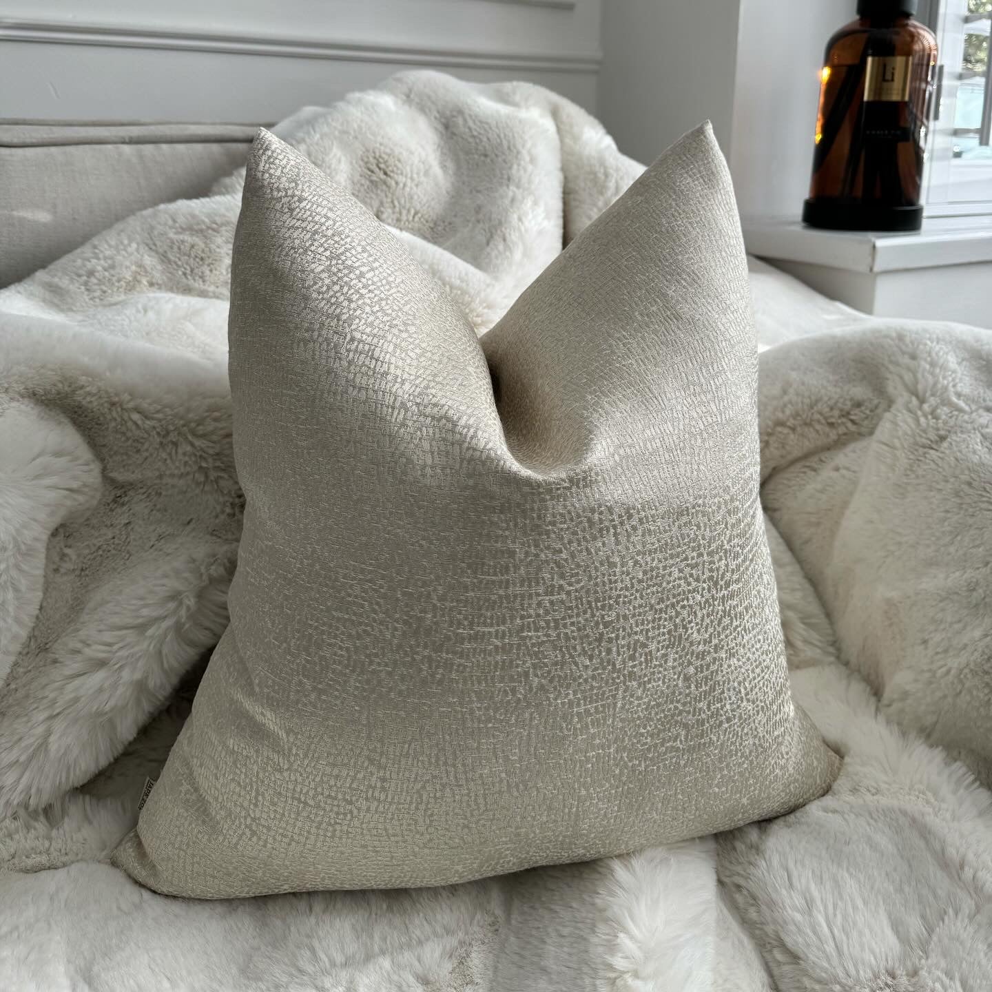 Elias Cream 22” Cushion