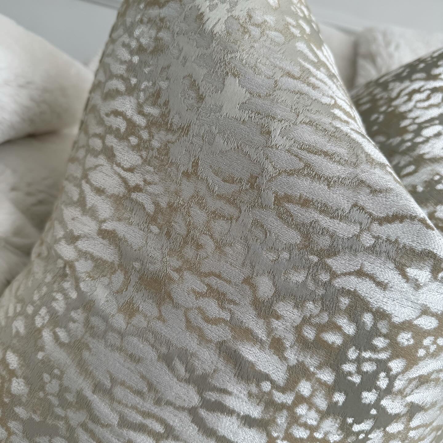 Neptune Textured 20" Cushion
