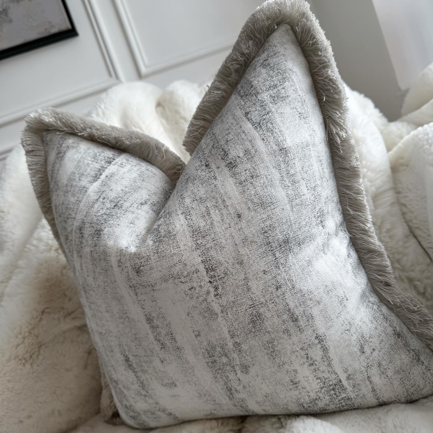 Lisbeth 18" Fringed Cushion