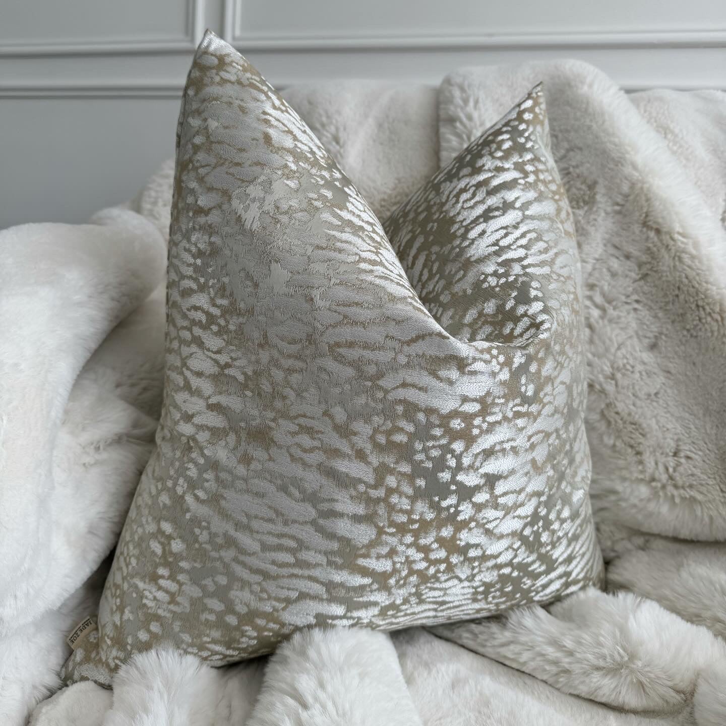 Neptune Textured 20" Cushion