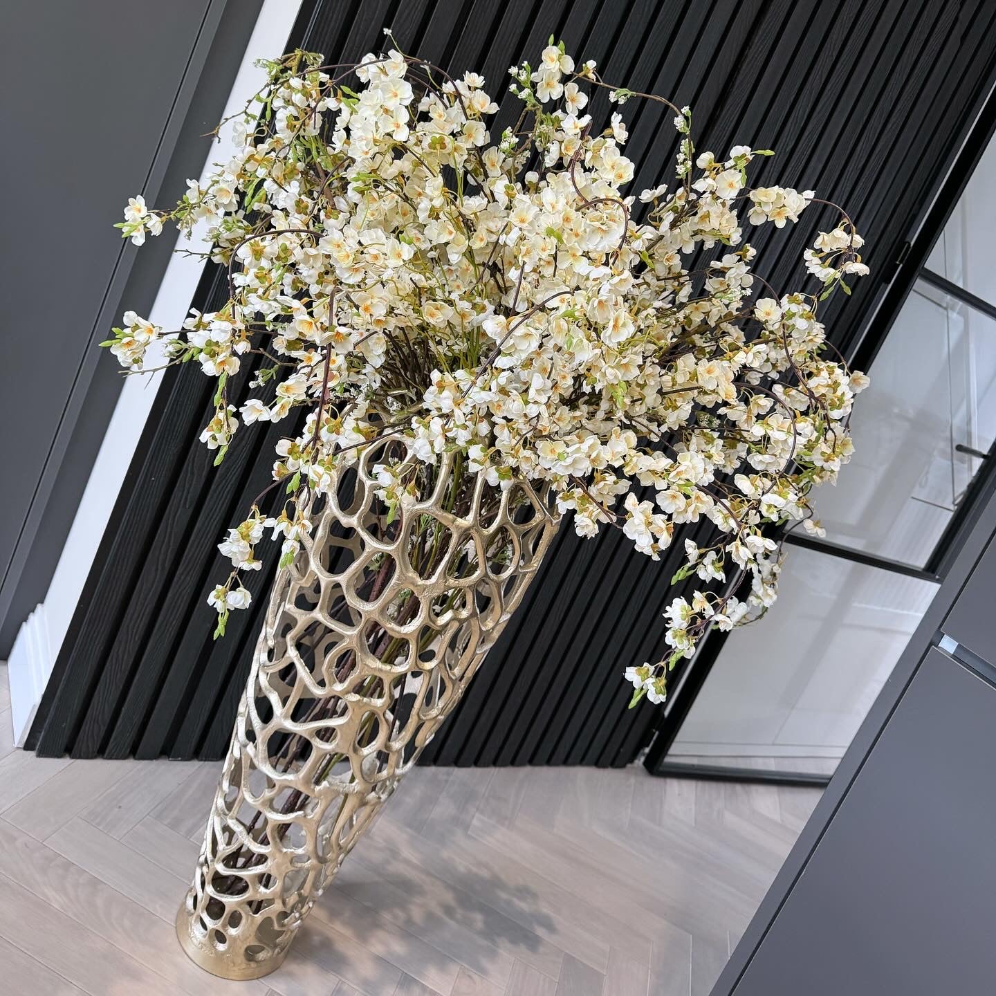 Delphin Coral Gold Metal 83cm Vase