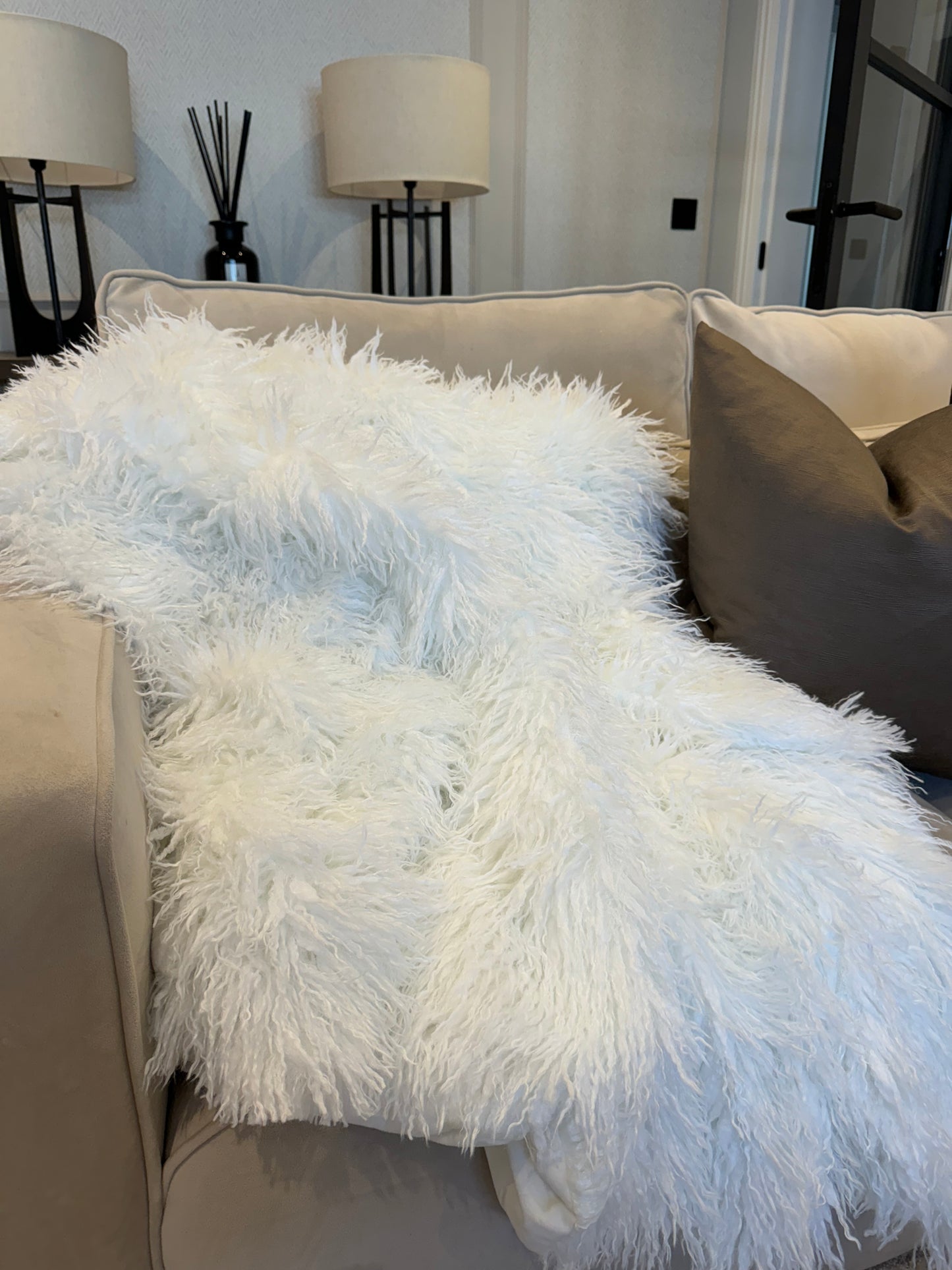 Tibet White Faux Fur Throw