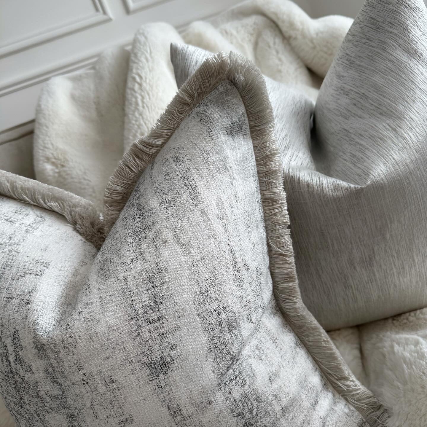 Lisbeth 18" Fringed Cushion