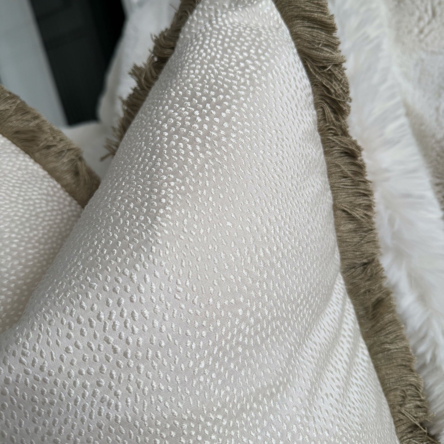Jove Ivory Fringed 18" Cushion