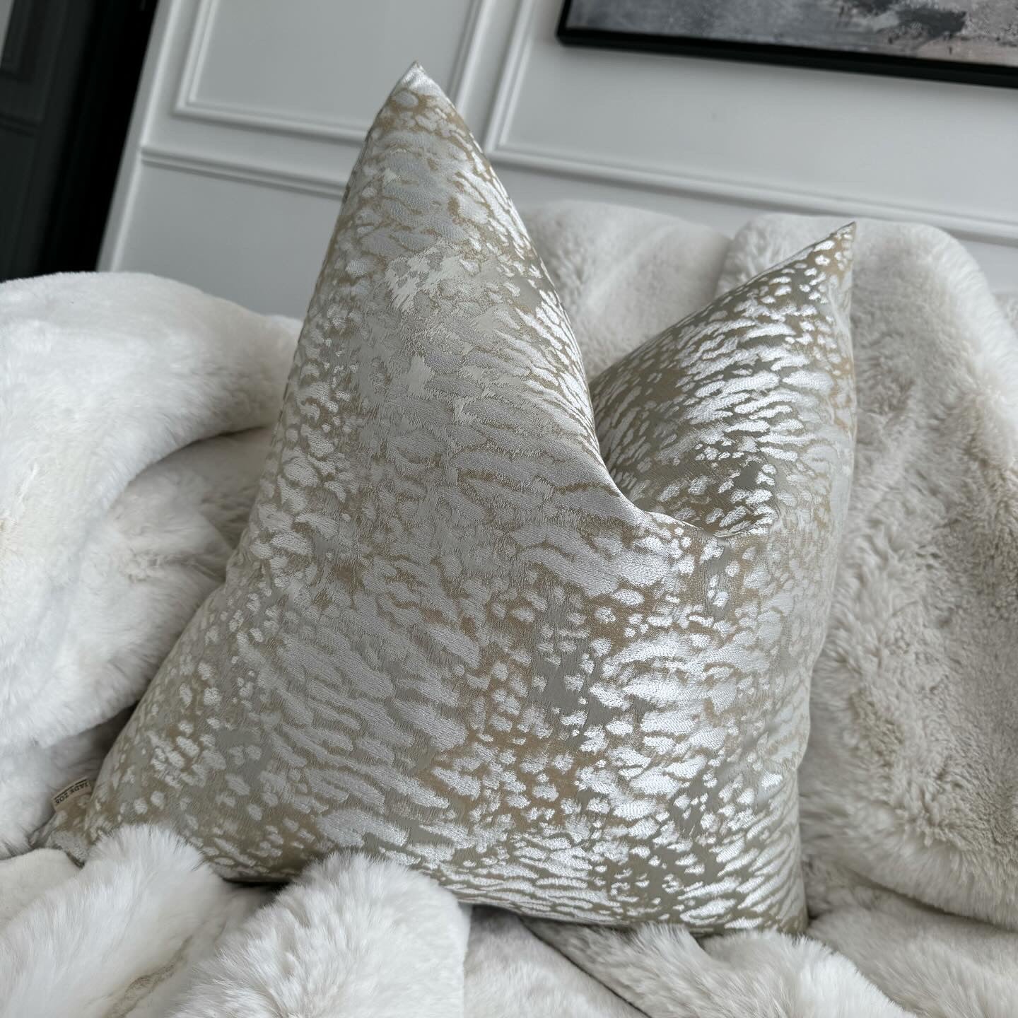 Neptune Textured 20" Cushion