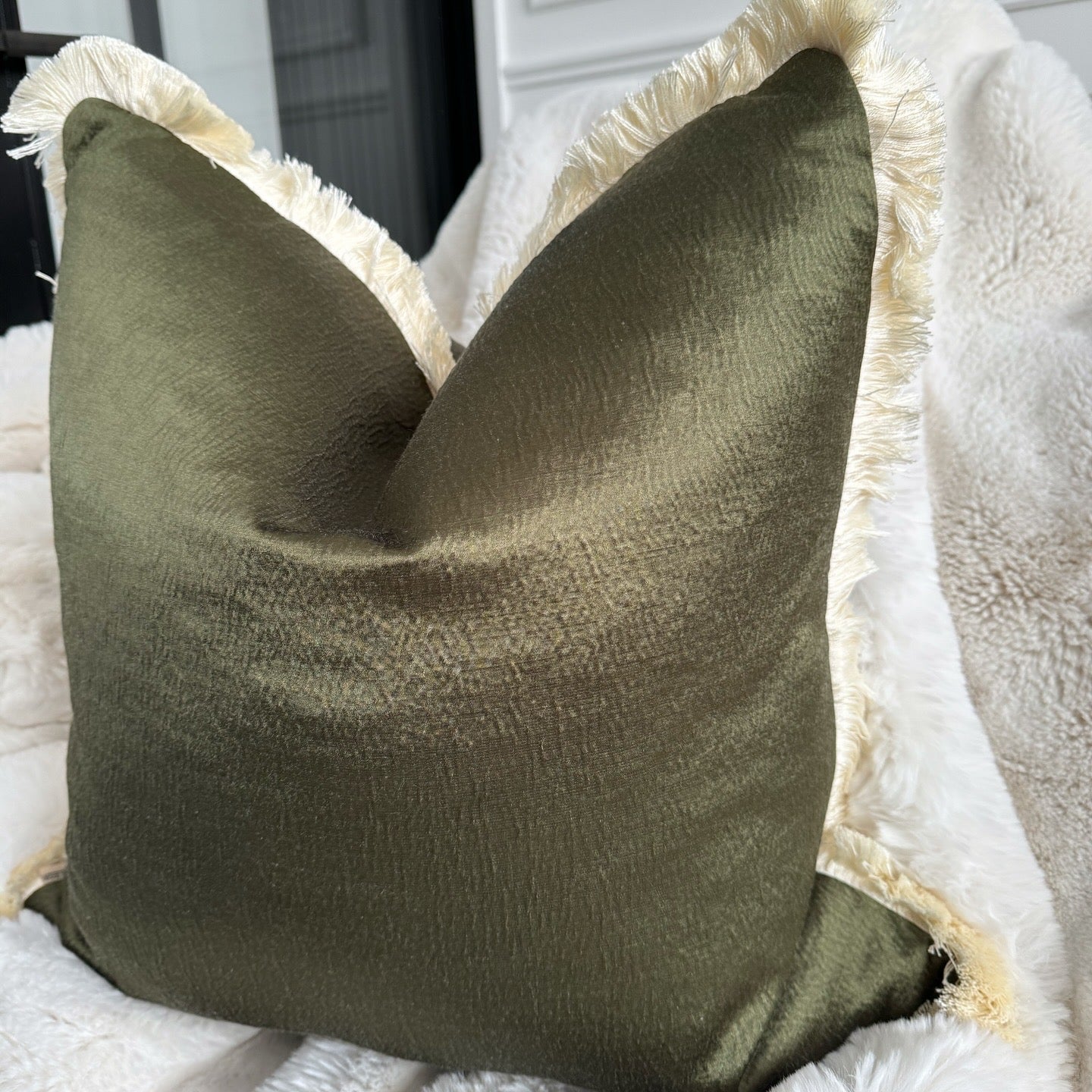 Olivia Fringed 20" Cushion