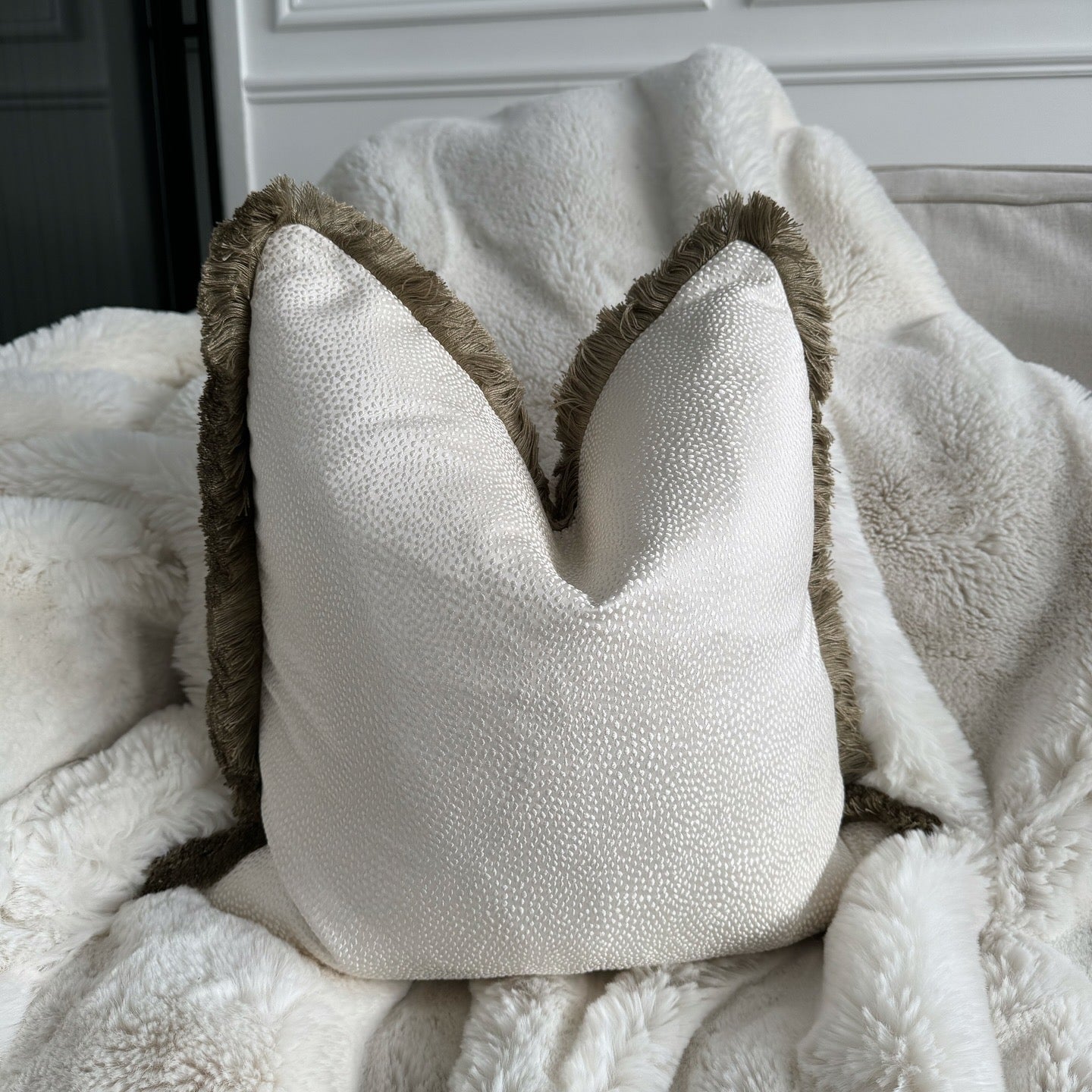 Jove Ivory Fringed 18" Cushion