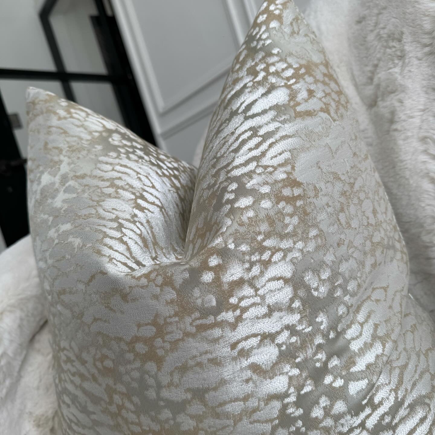 Neptune Textured 20" Cushion