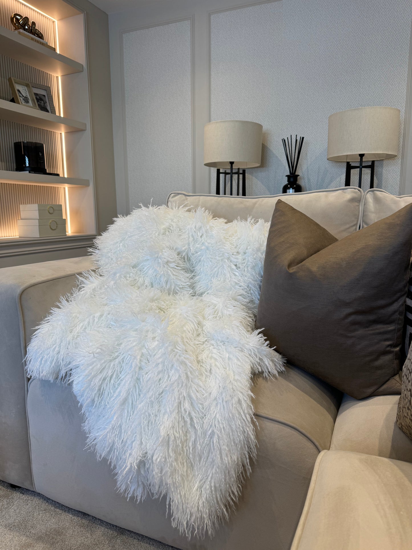 Tibet White Faux Fur Throw