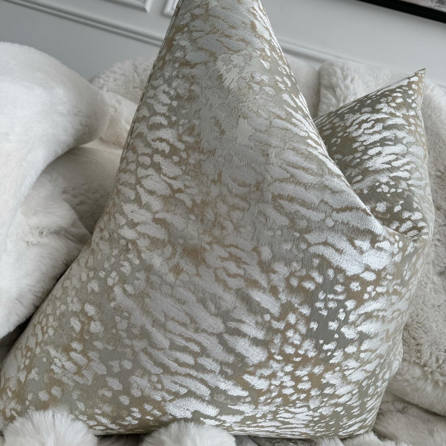 Neptune Textured 20" Cushion