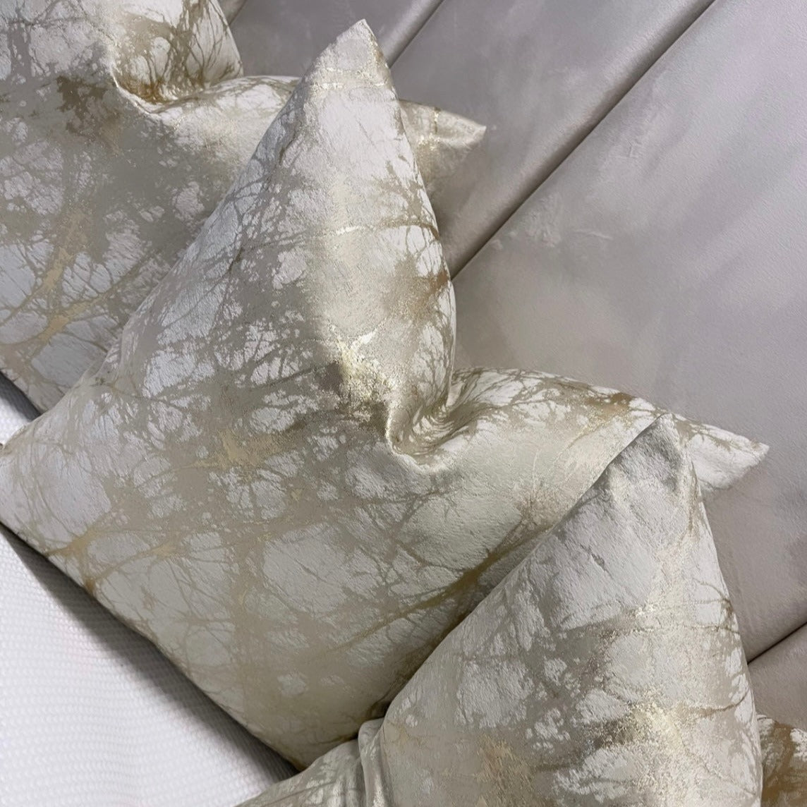 Galaxy Ivory Champagne and Gold Sheen 18” Cushion