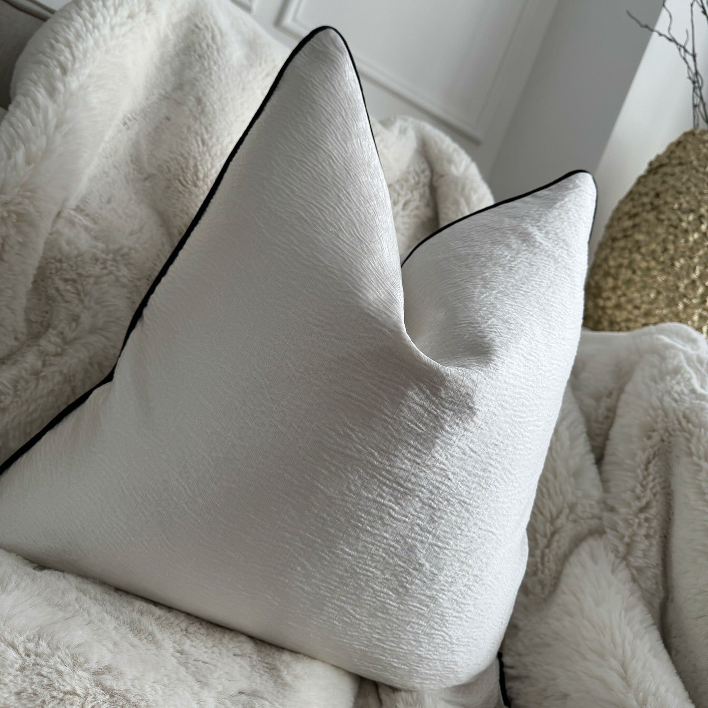 Jade 22” Black Piped Cushion
