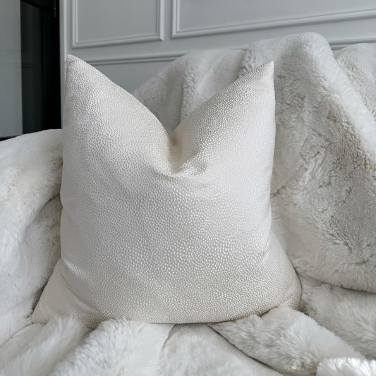 Jove Ivory/White Textured 20" Cushion