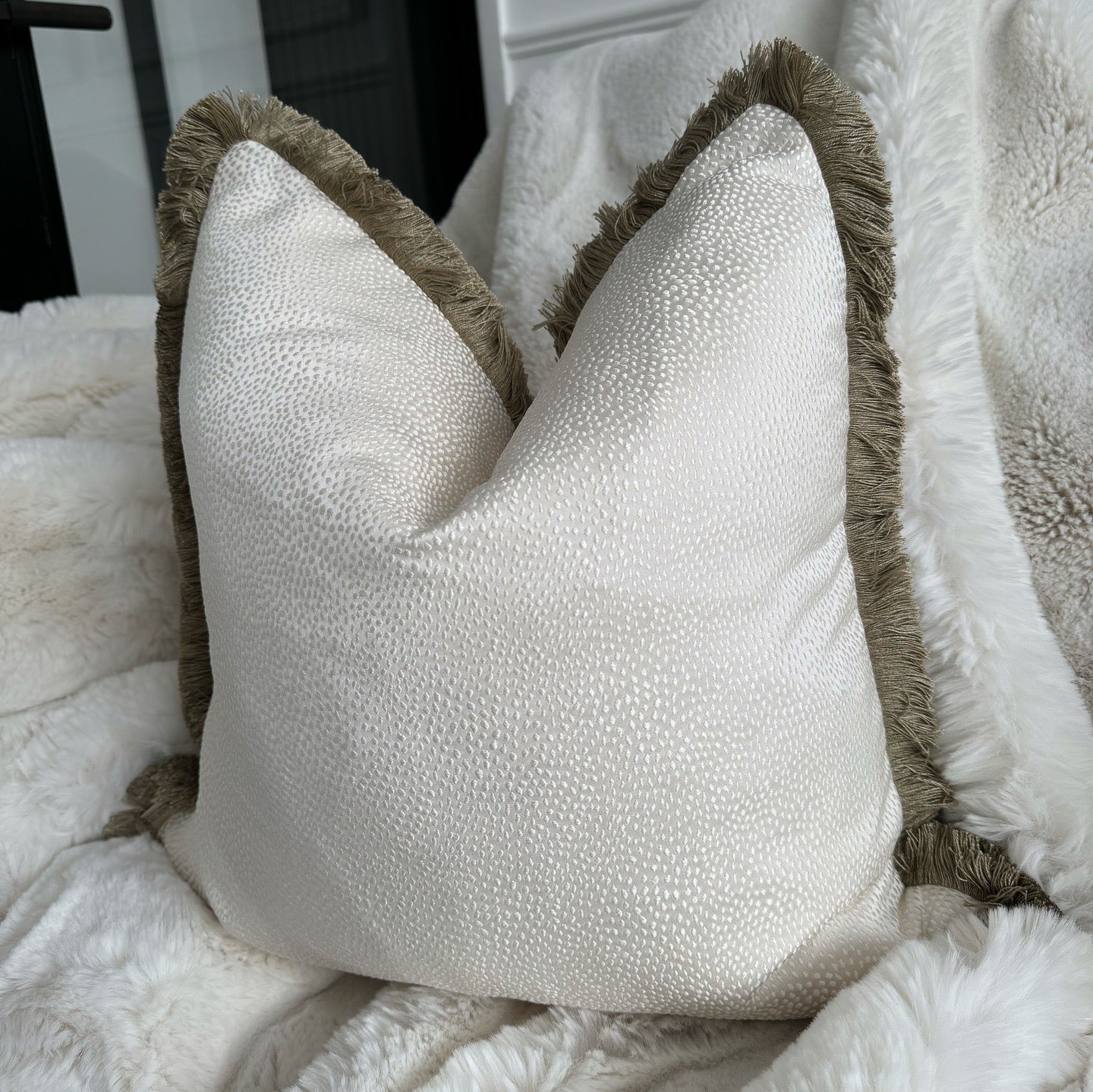 Jove Ivory Fringed 18" Cushion