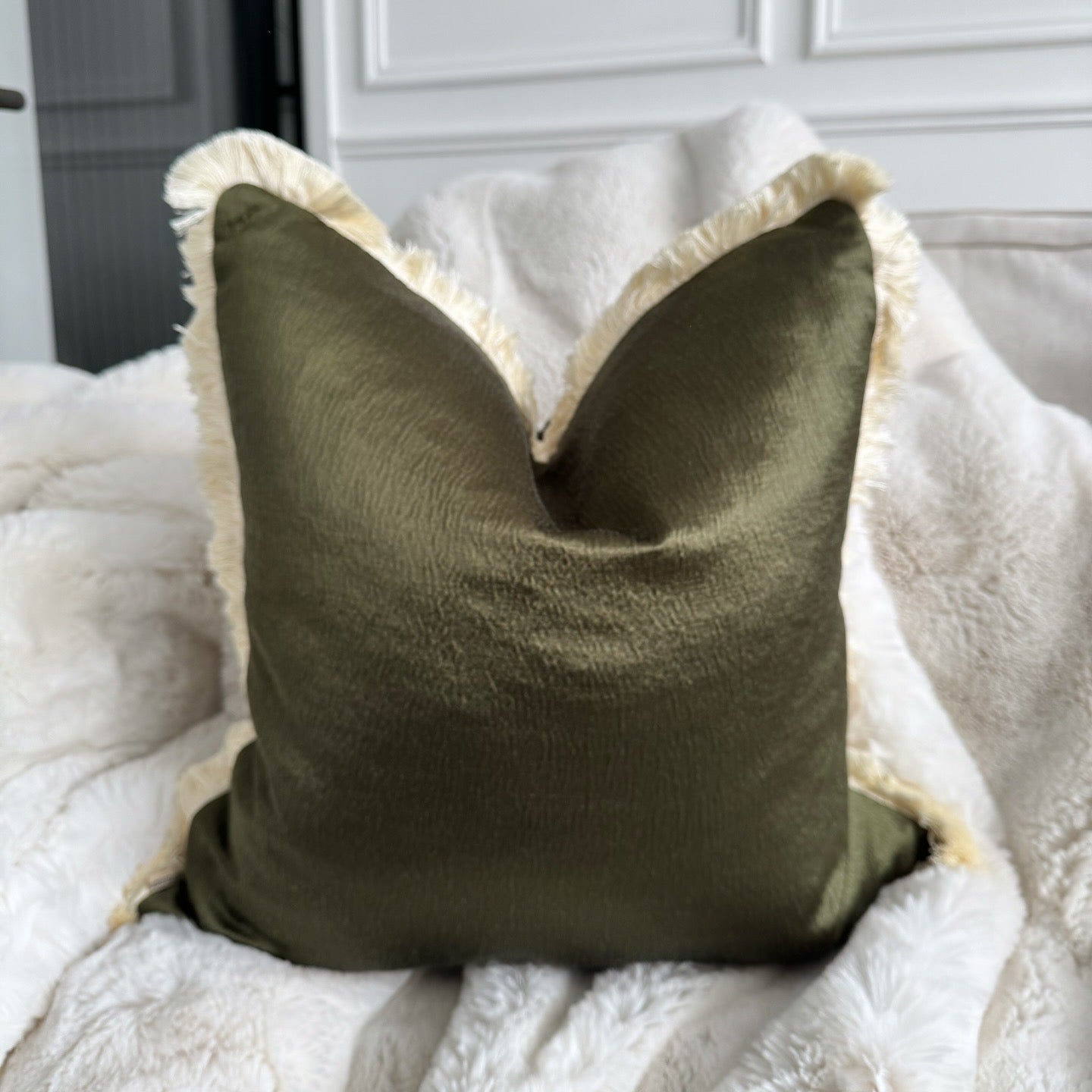 Olivia Fringed 20" Cushion
