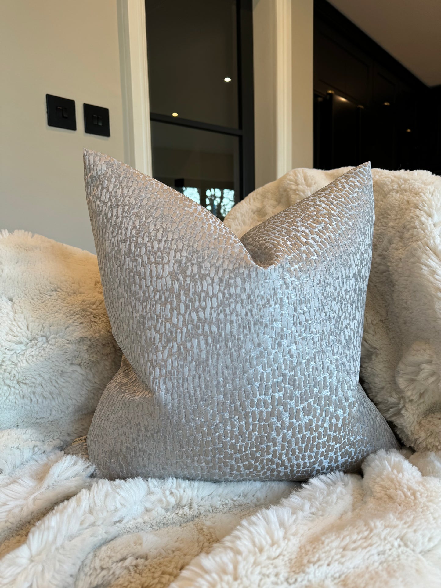 Moonbeam Textured 20" Cushion