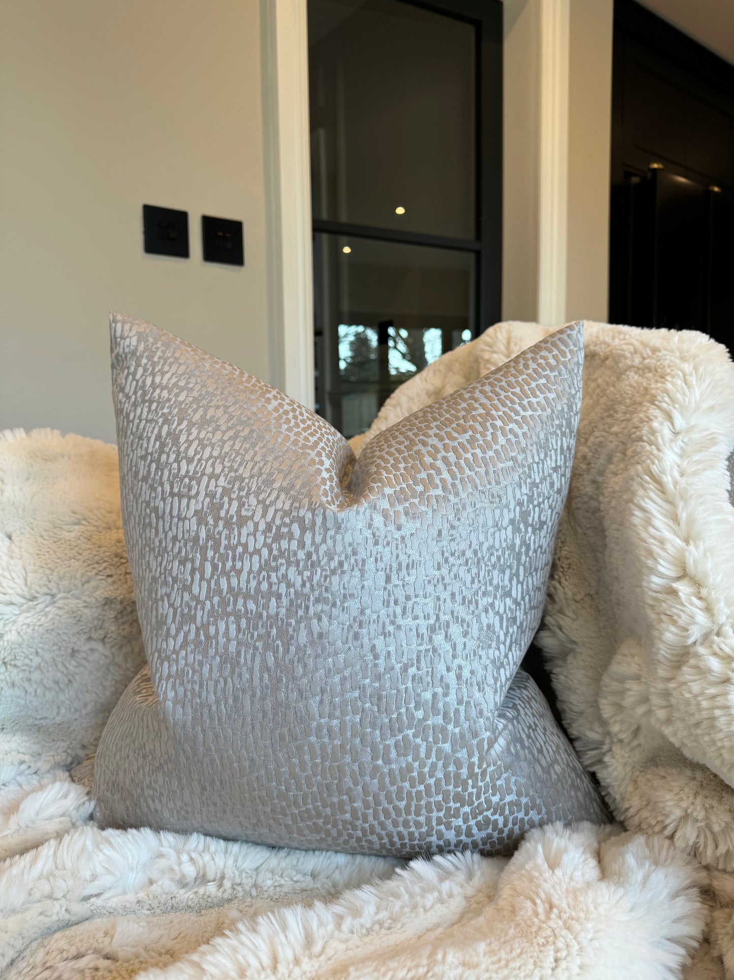 Moonbeam Textured 20" Cushion