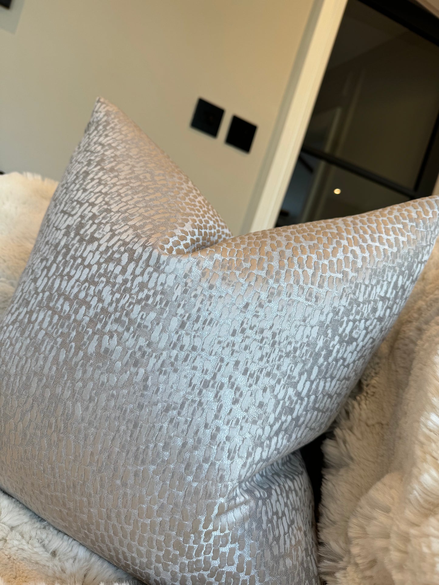 Moonbeam Textured 20" Cushion