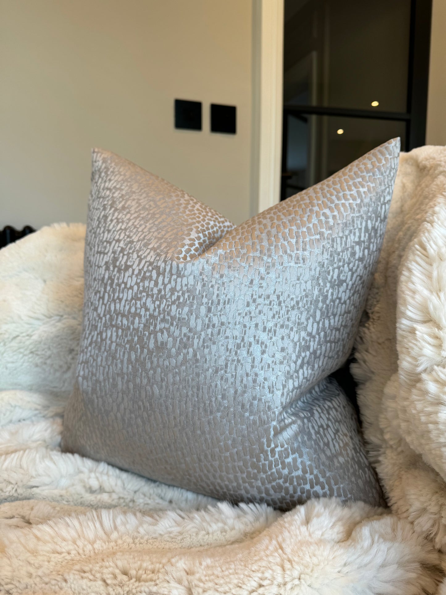 Moonbeam Textured 20" Cushion