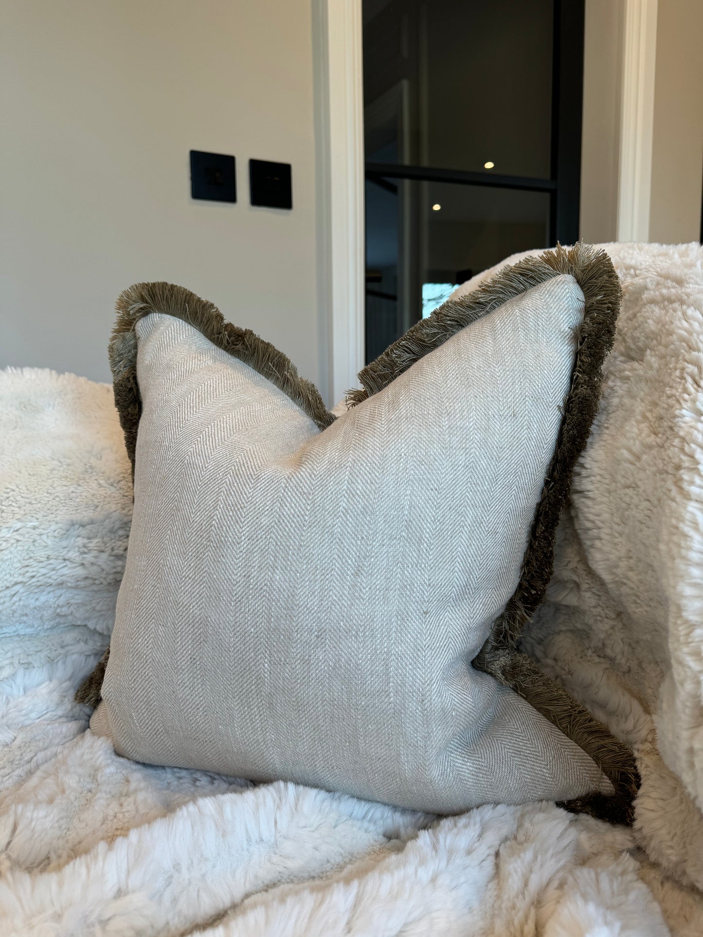 Cheviot 20" Fringed Cushion