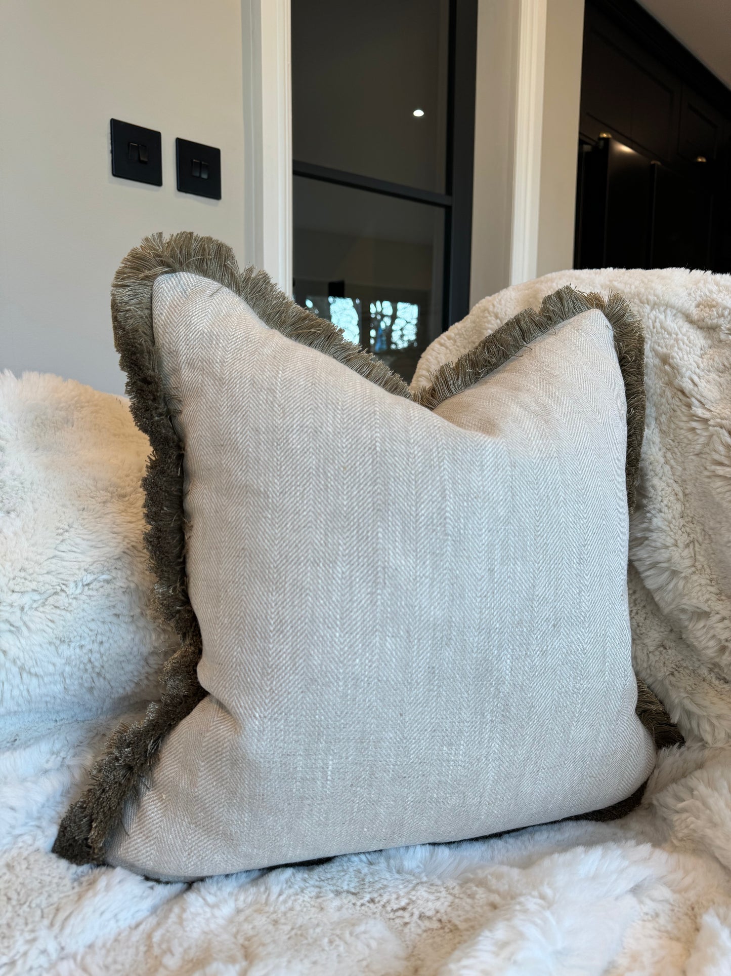 Cheviot 20" Fringed Cushion