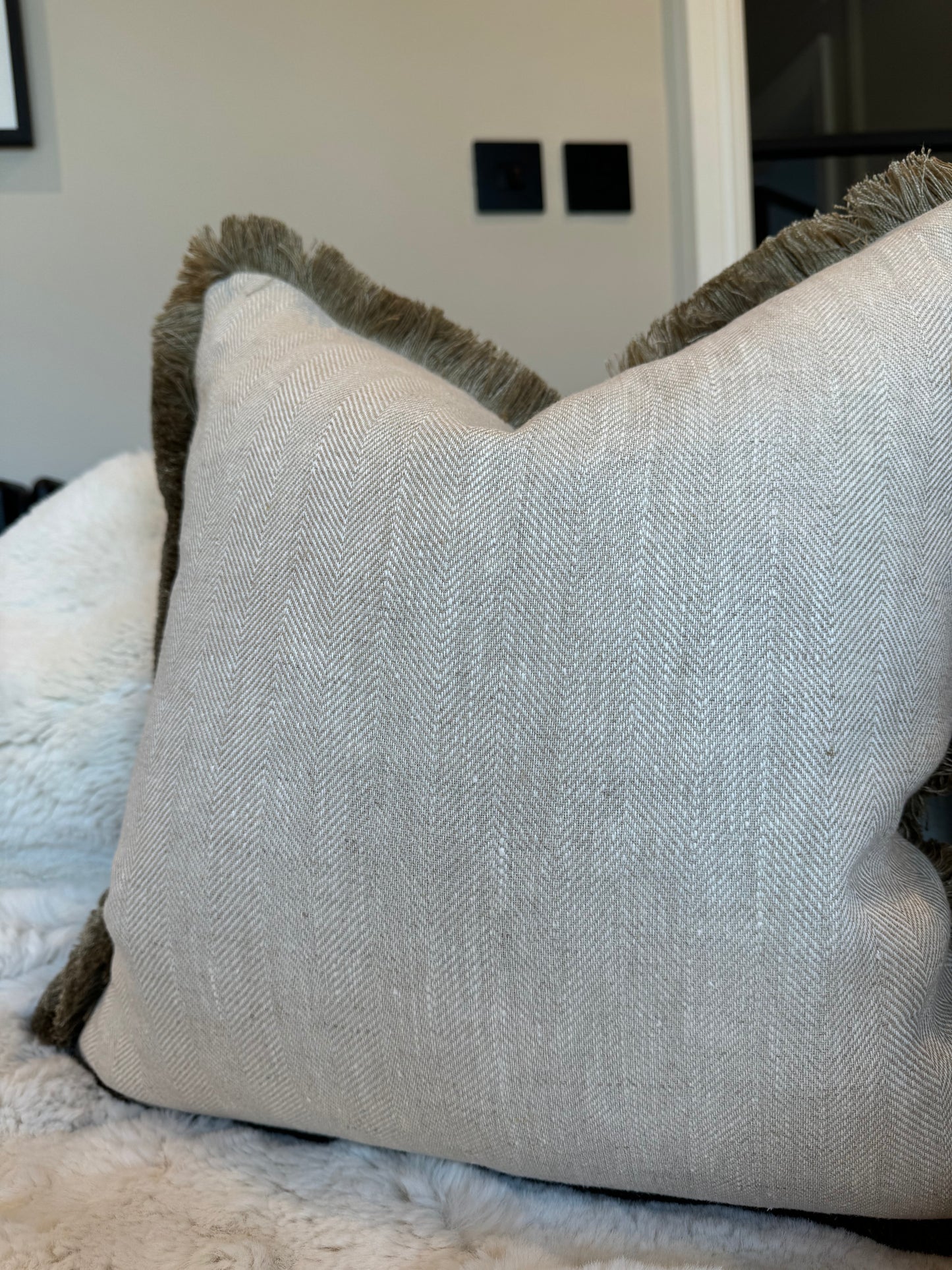 Cheviot 20" Fringed Cushion