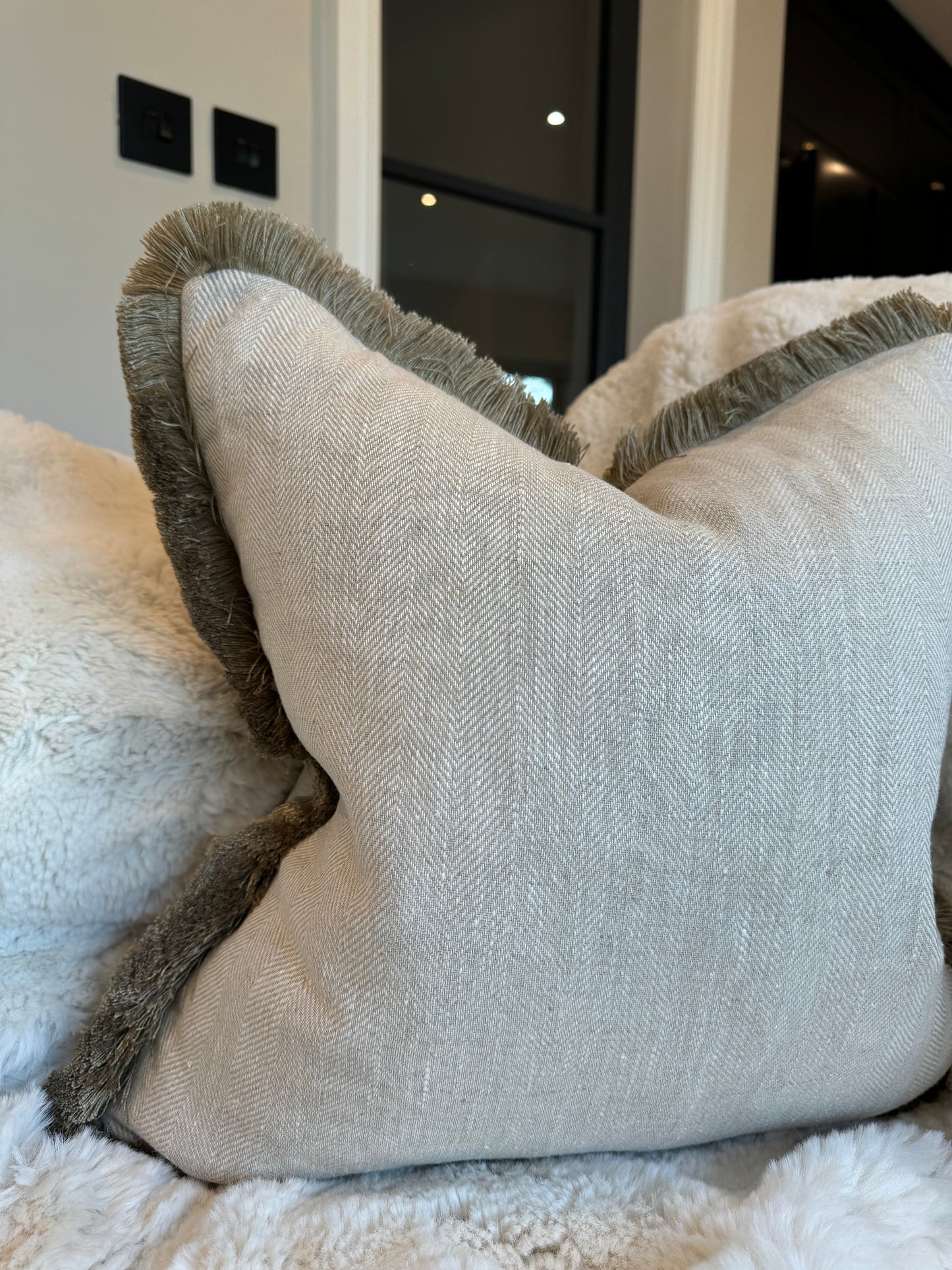 Cheviot 20" Fringed Cushion