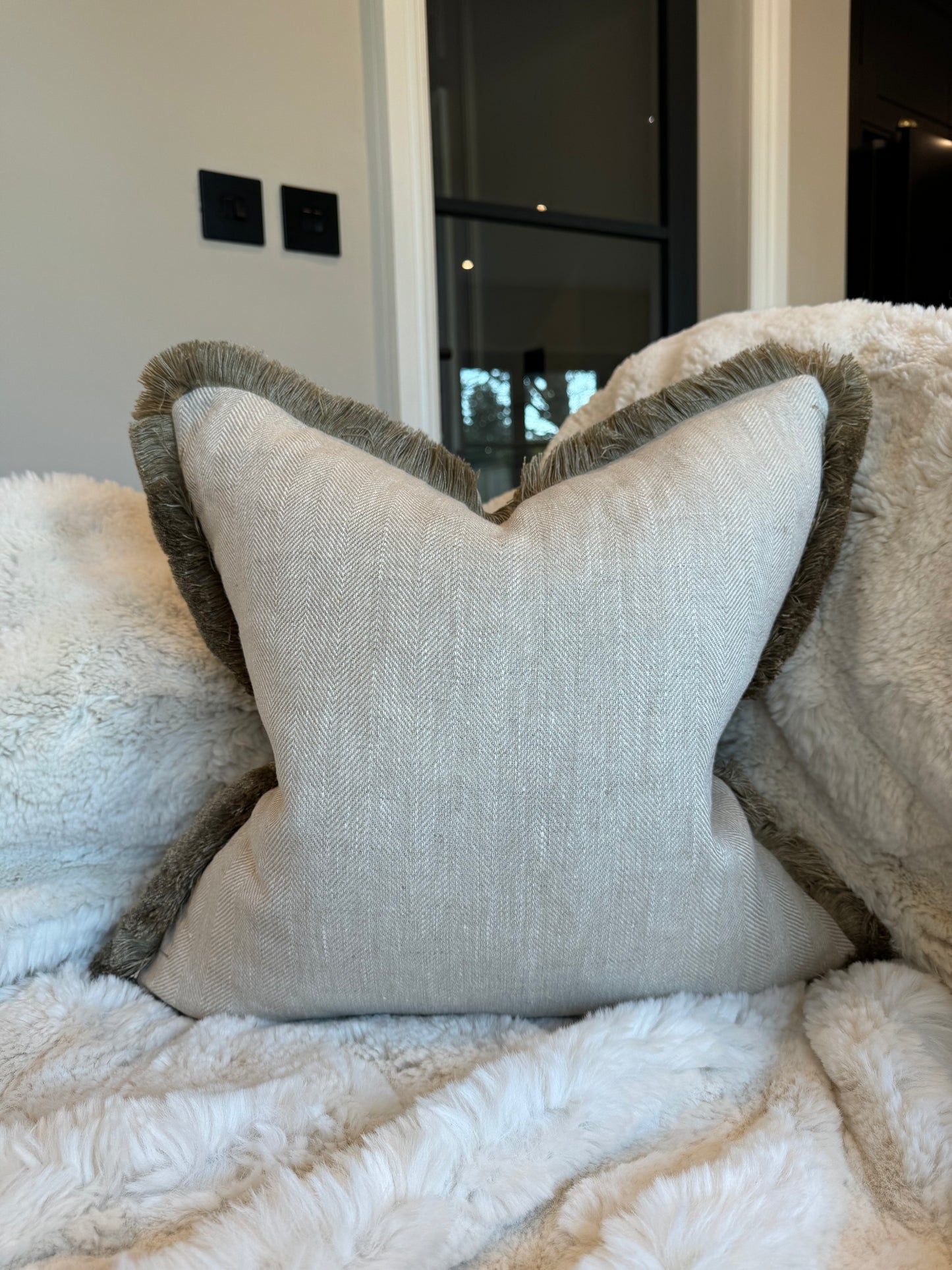 Cheviot 20" Fringed Cushion