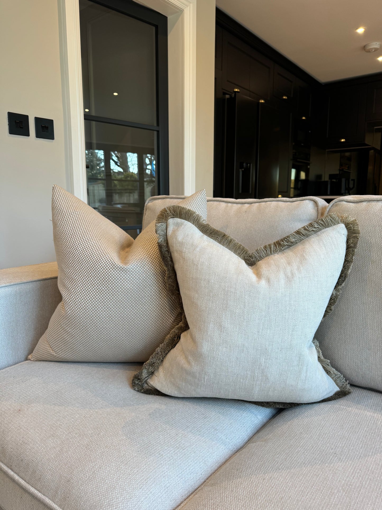 Cheviot 20" Fringed Cushion