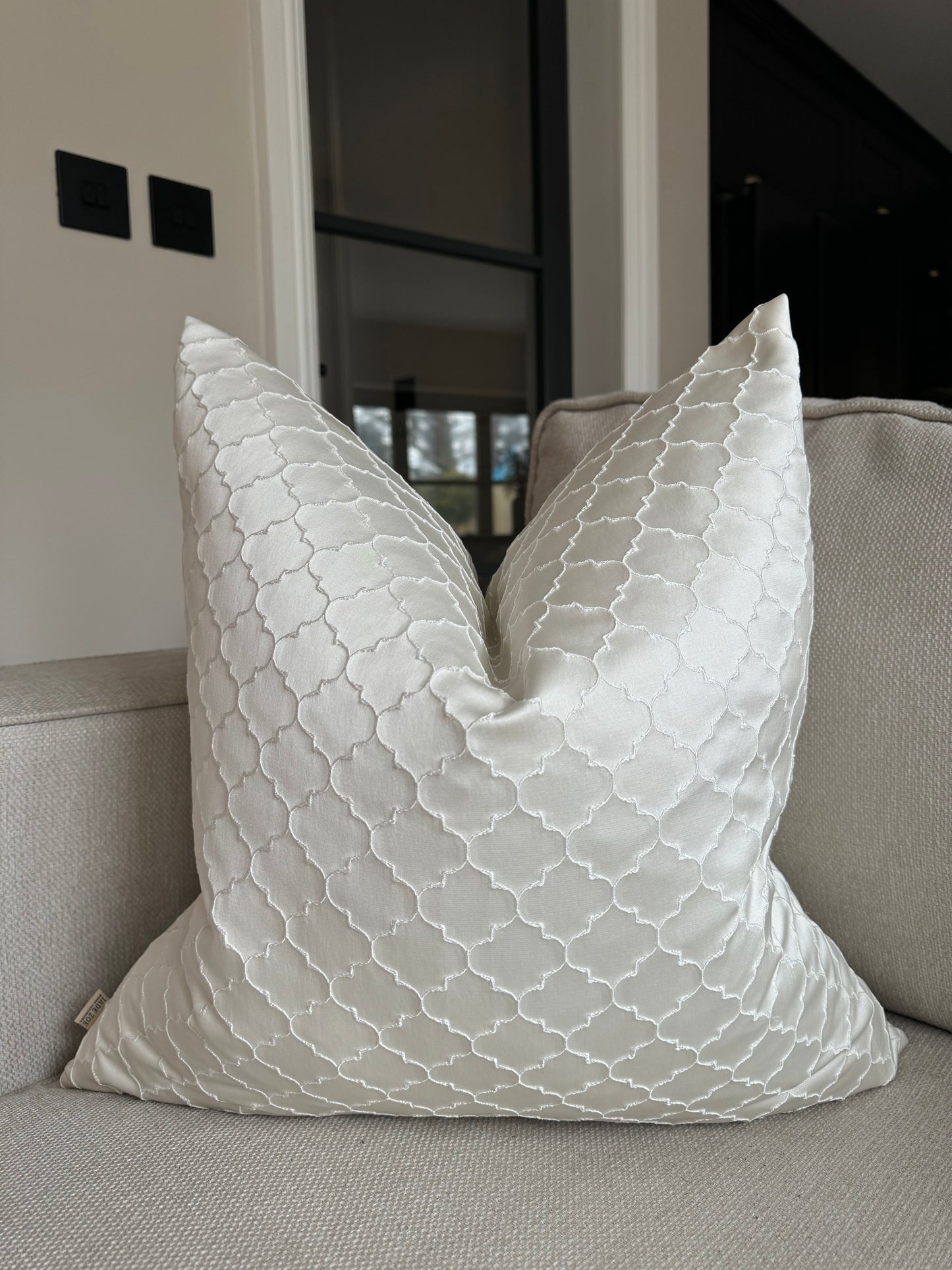 Memphis Embossed 20" Cushion