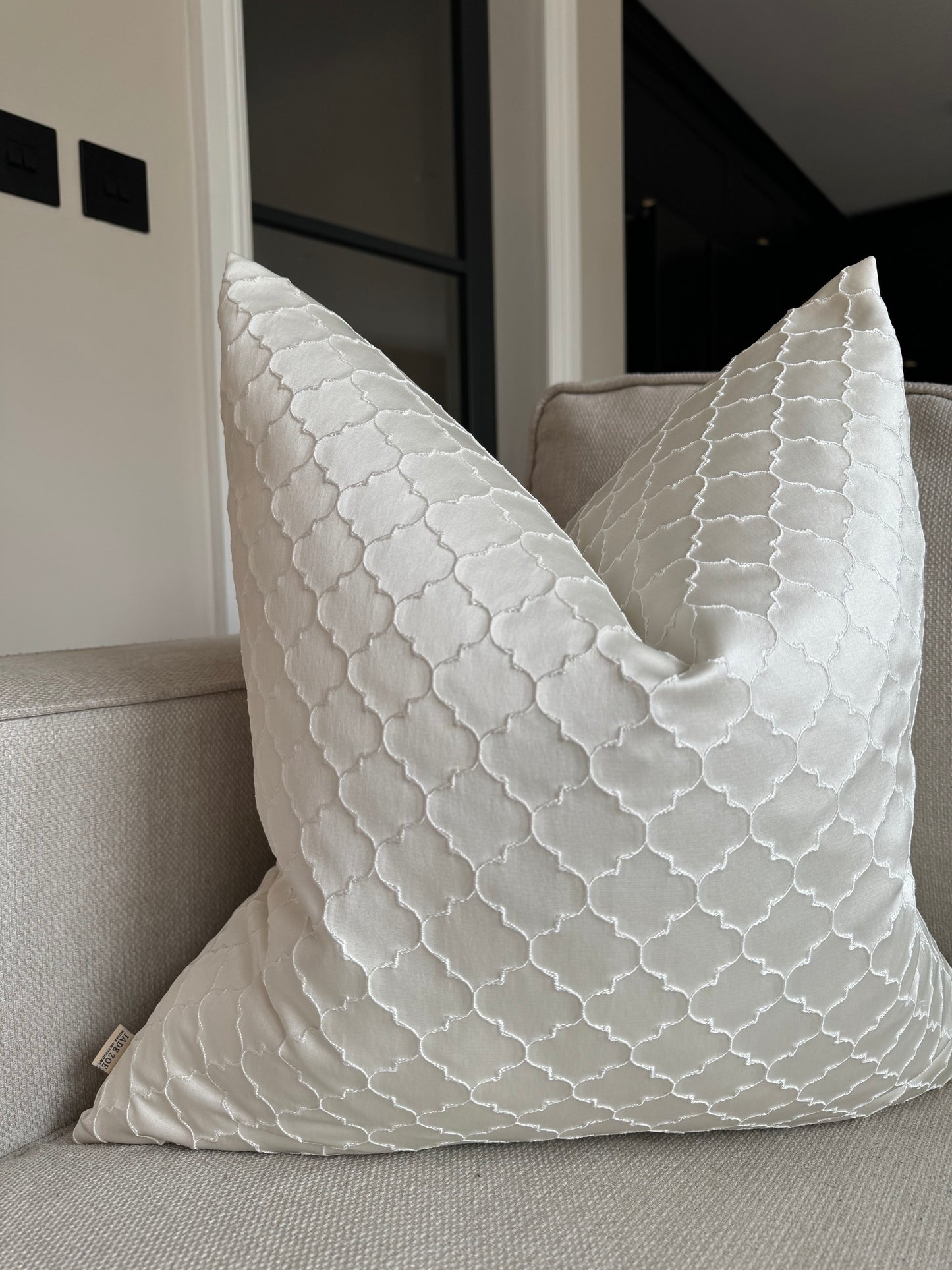 Memphis Embossed 20" Cushion