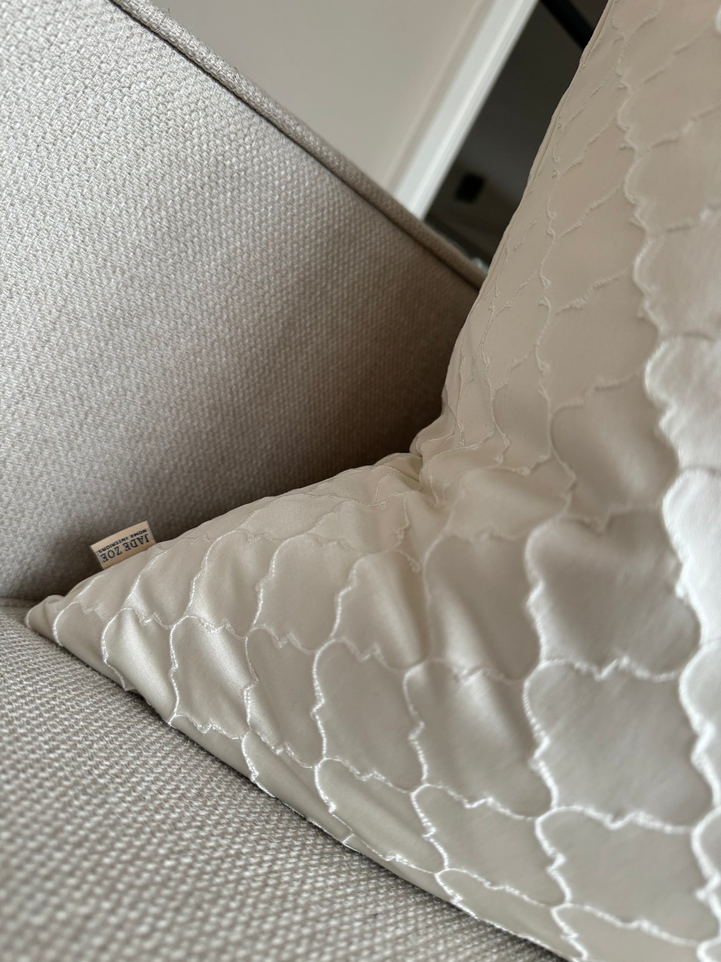 Memphis Embossed 20" Cushion