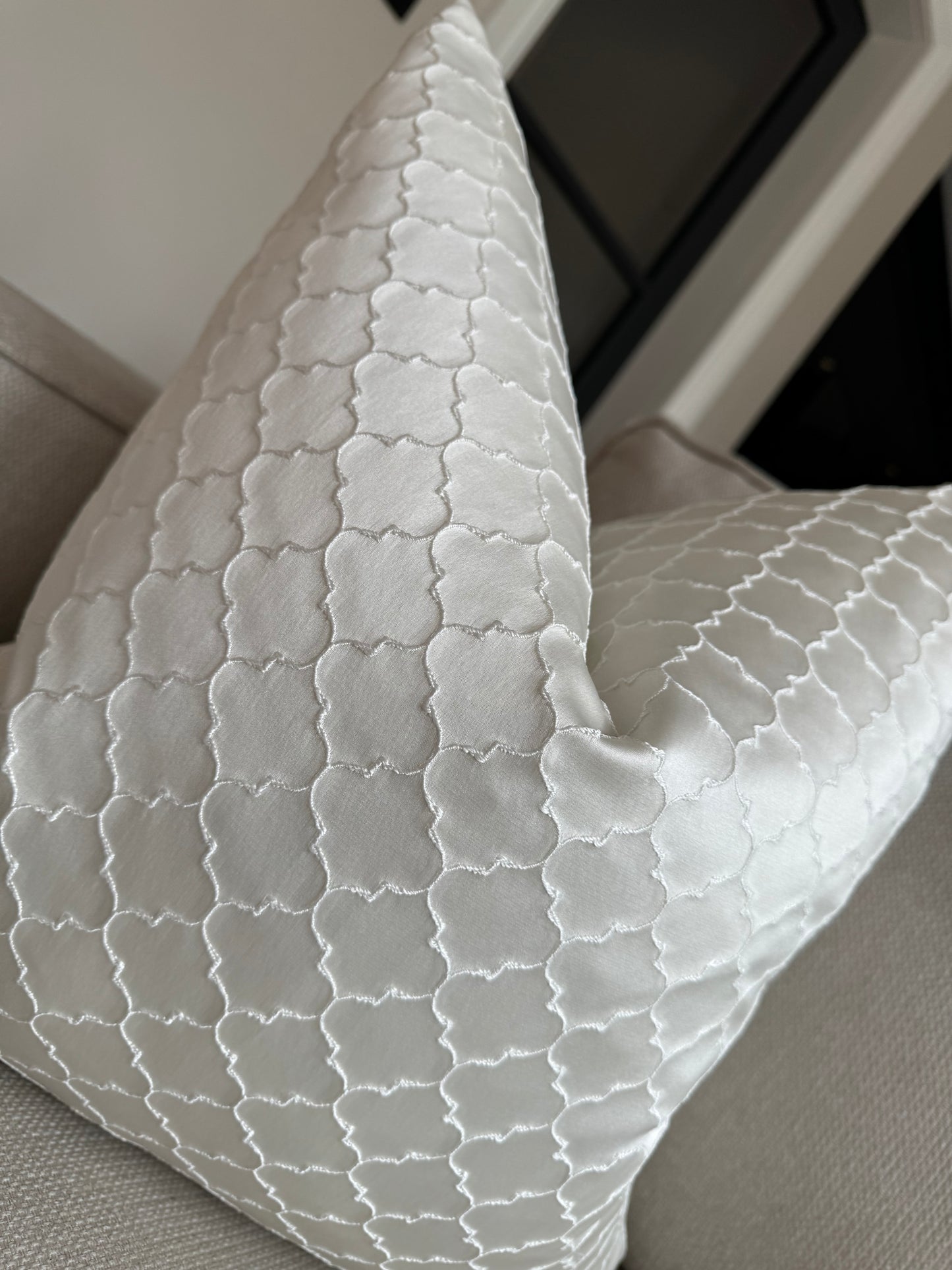 Memphis Embossed 20" Cushion