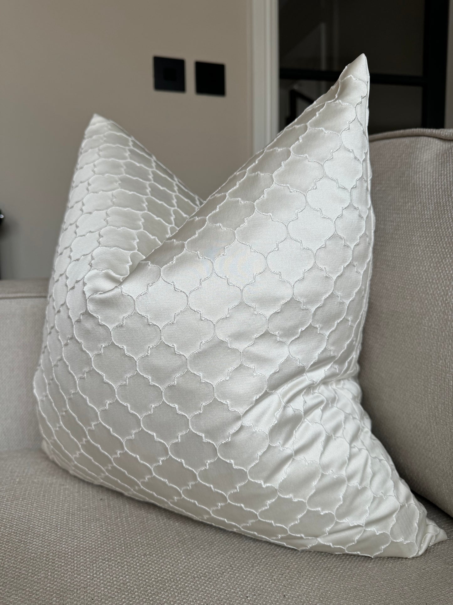 Memphis Embossed 20" Cushion