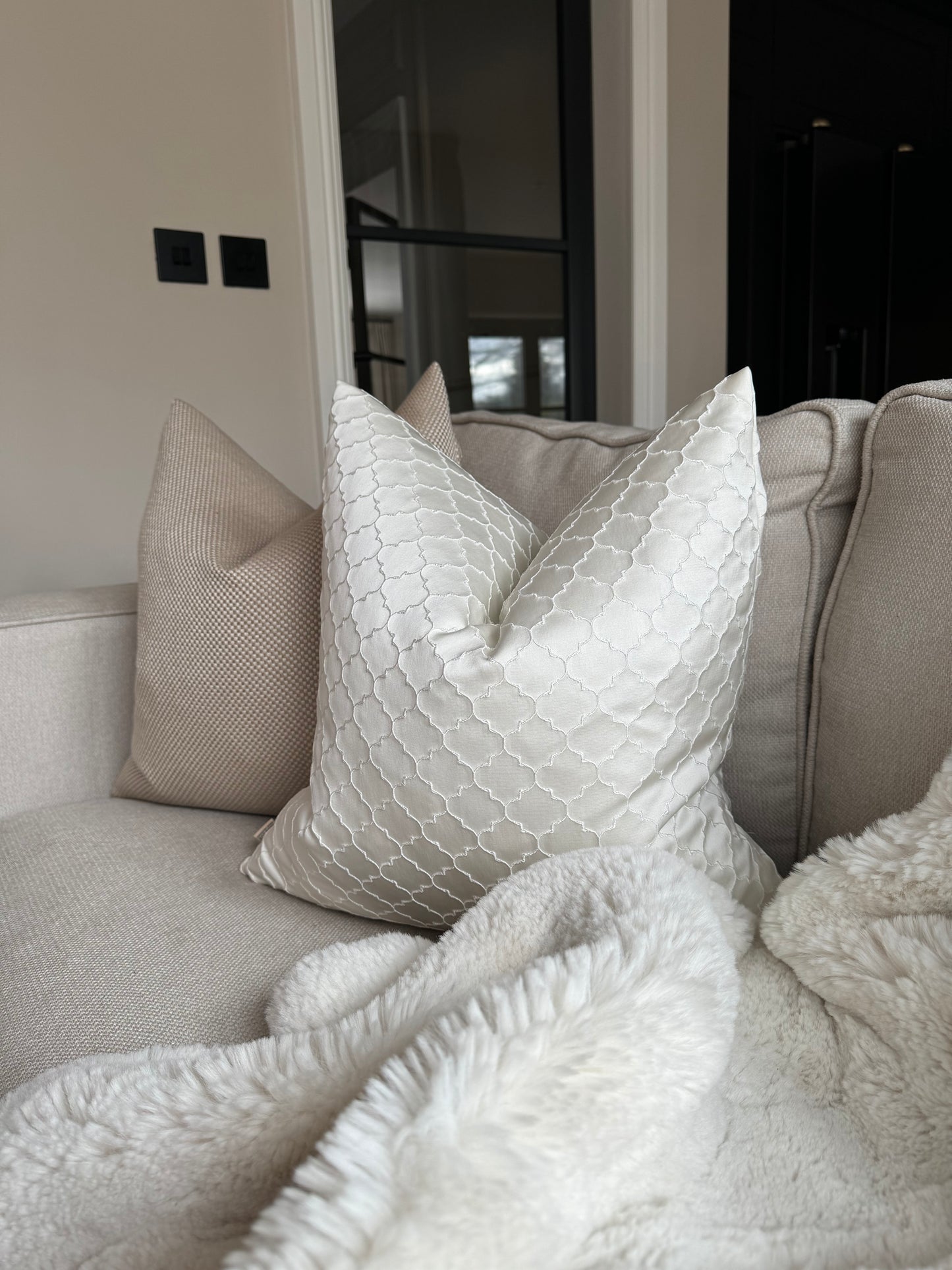 Memphis Embossed 20" Cushion