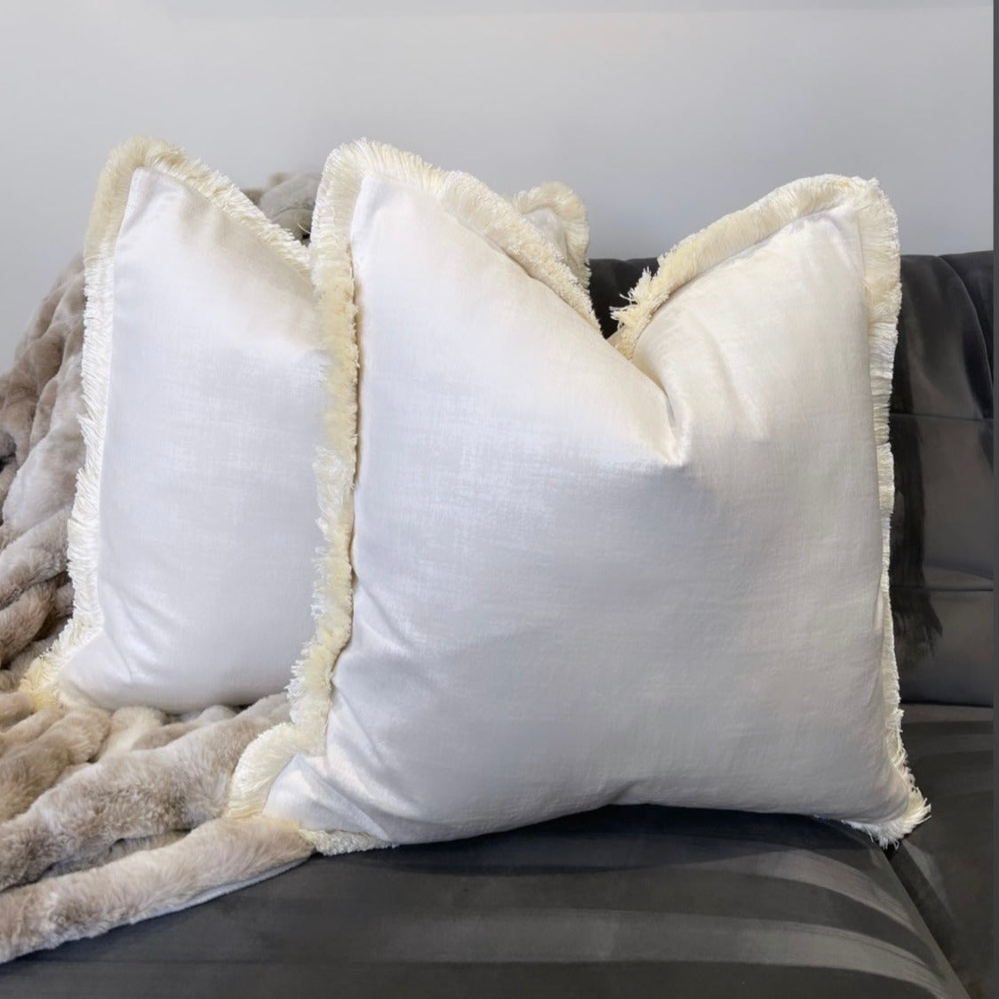 Jamila Ivory Fringed 18' Cushion