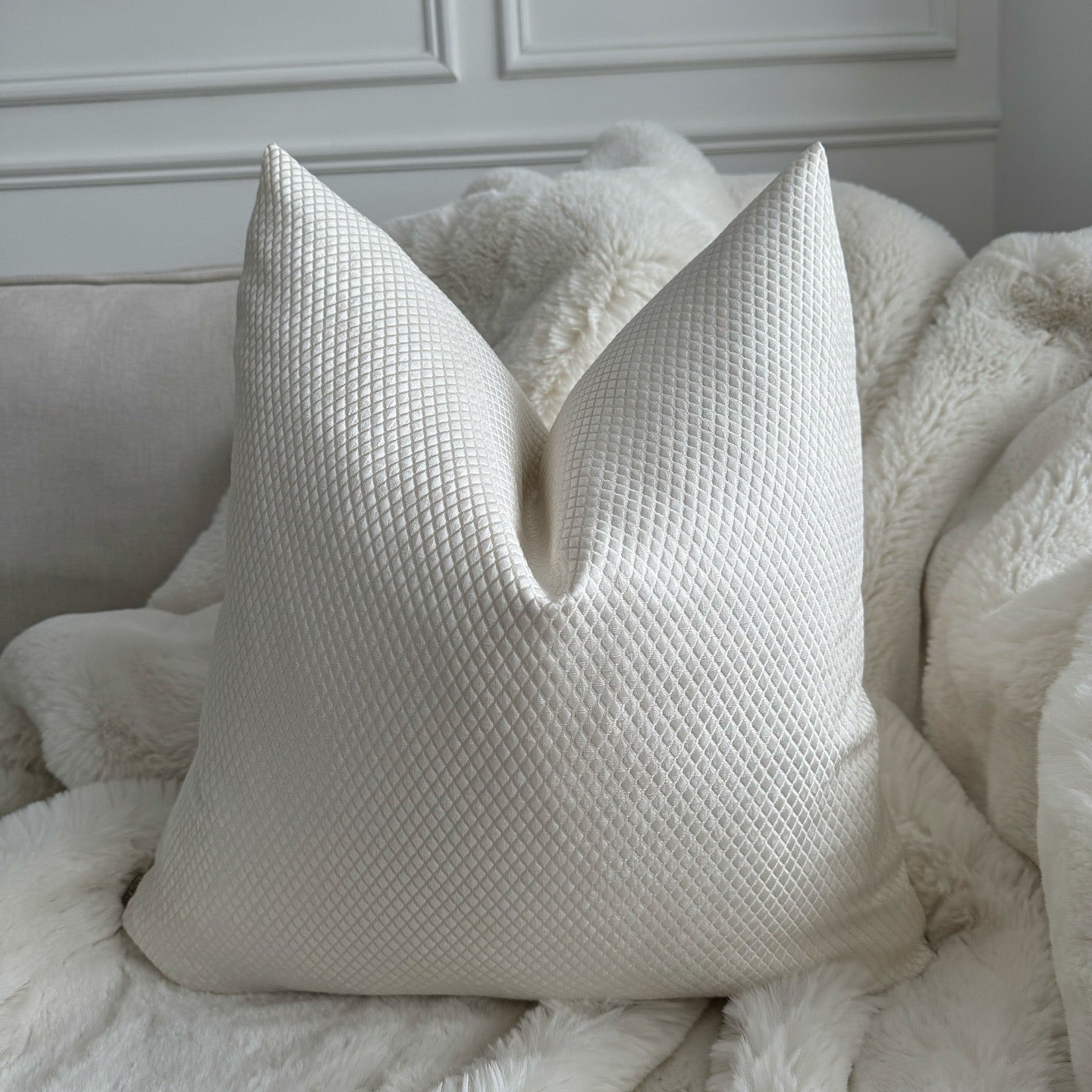 Valencia Ivory 20" Cushion