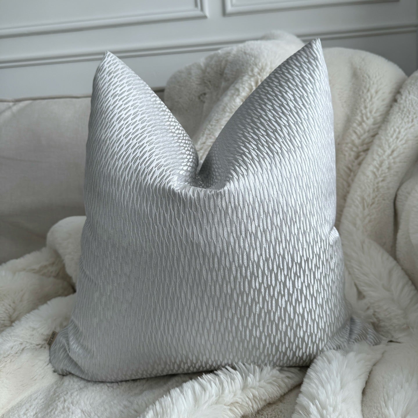 Elsa Silver Teardrop 20" Cushion