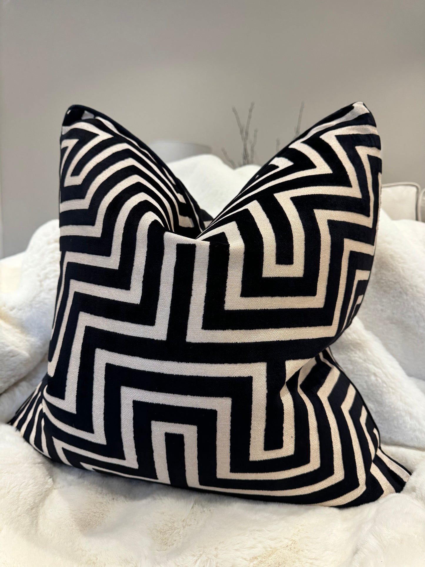 Maze Velvet Cut 22" Cushion