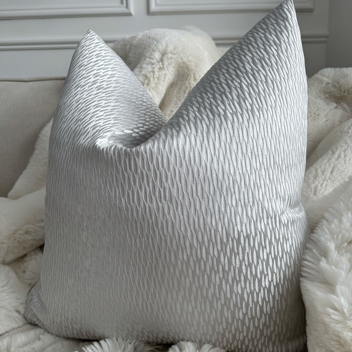 Elsa Silver Teardrop 20" Cushion