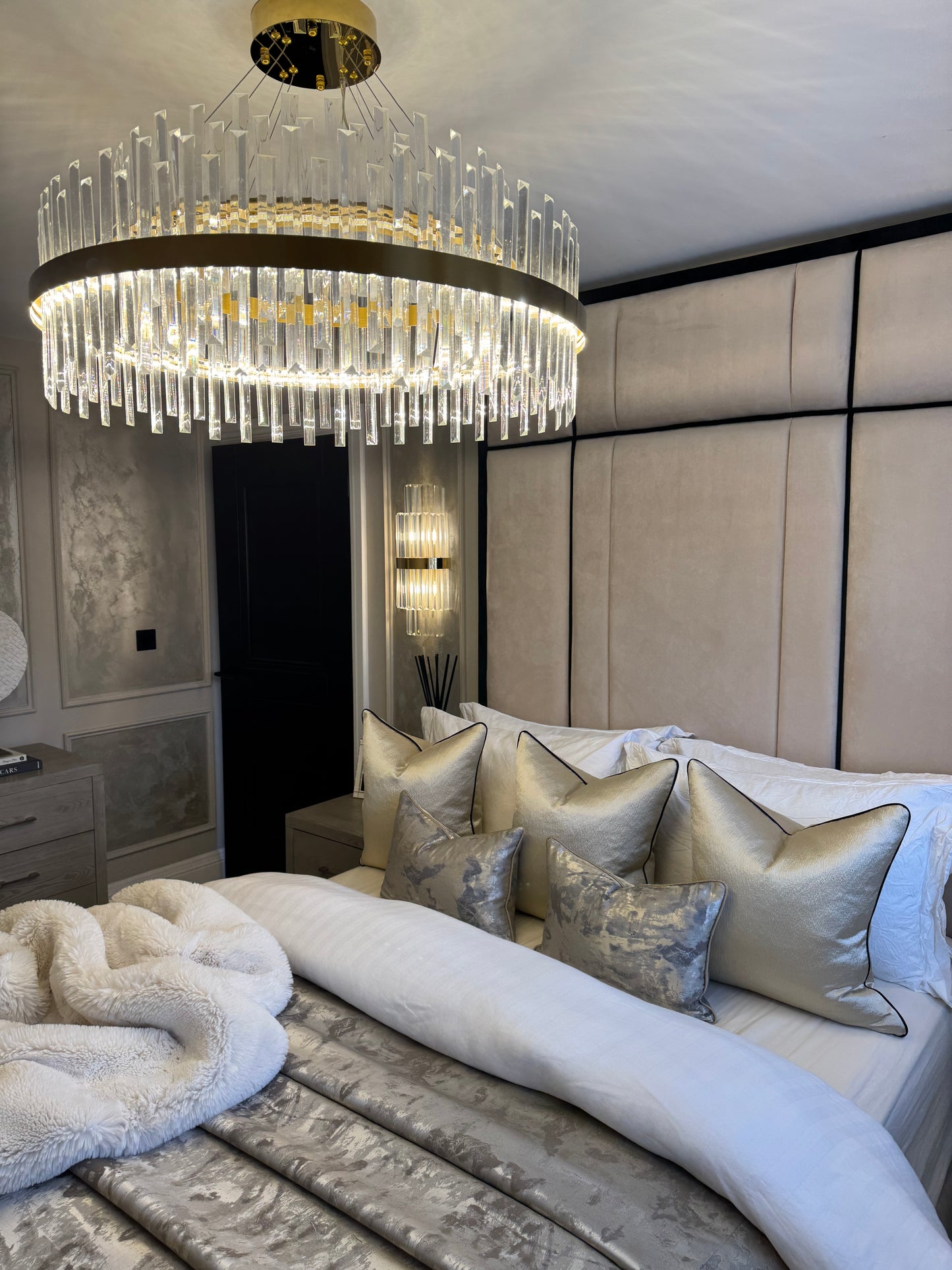 Monroe Luxury Bed