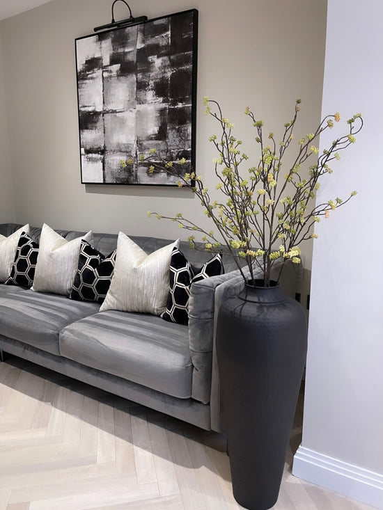 jade-zoe-home-interiors-luxury-home-decor-modern-monochrome