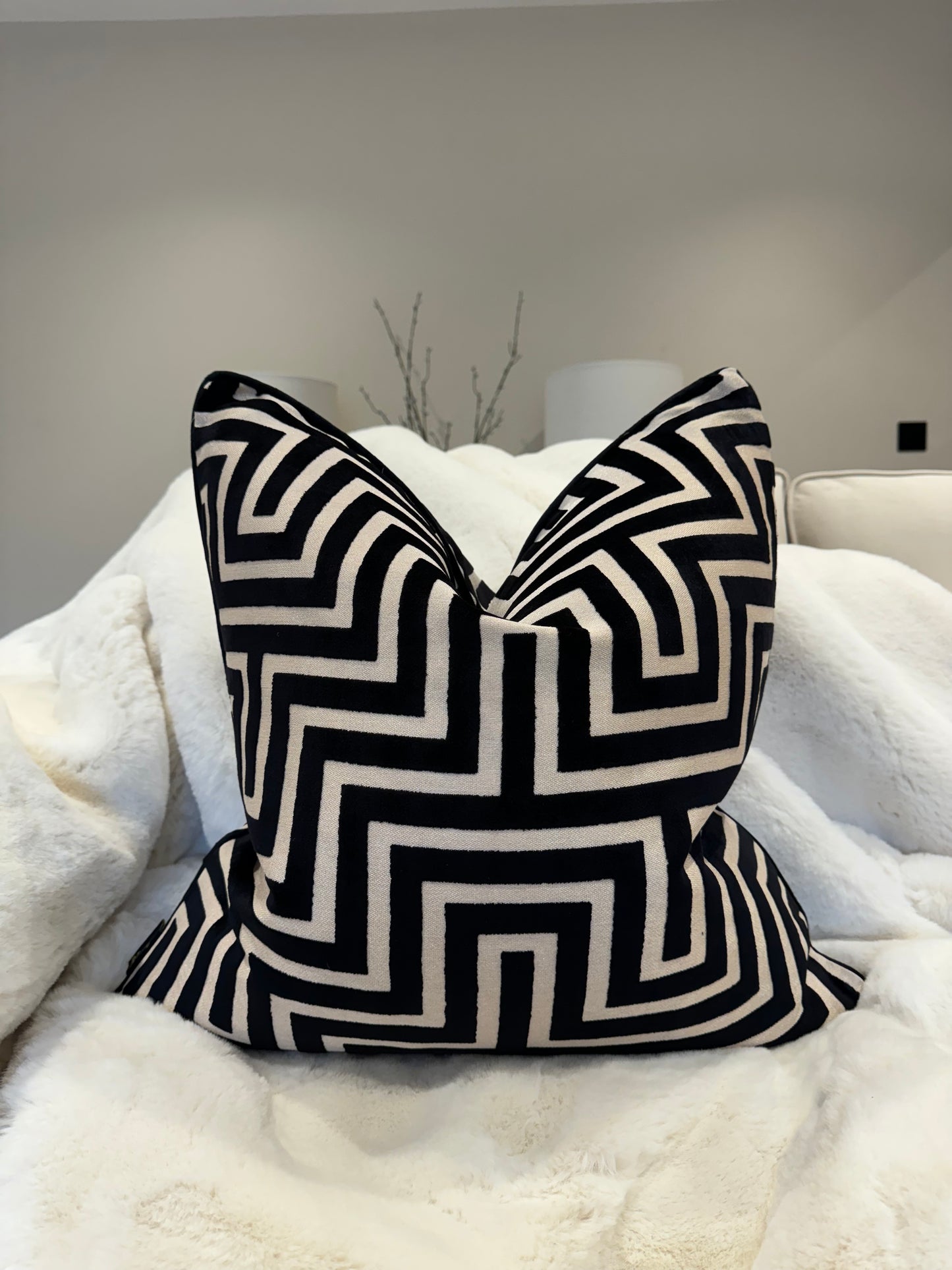 Maze Velvet Cut 22" Cushion