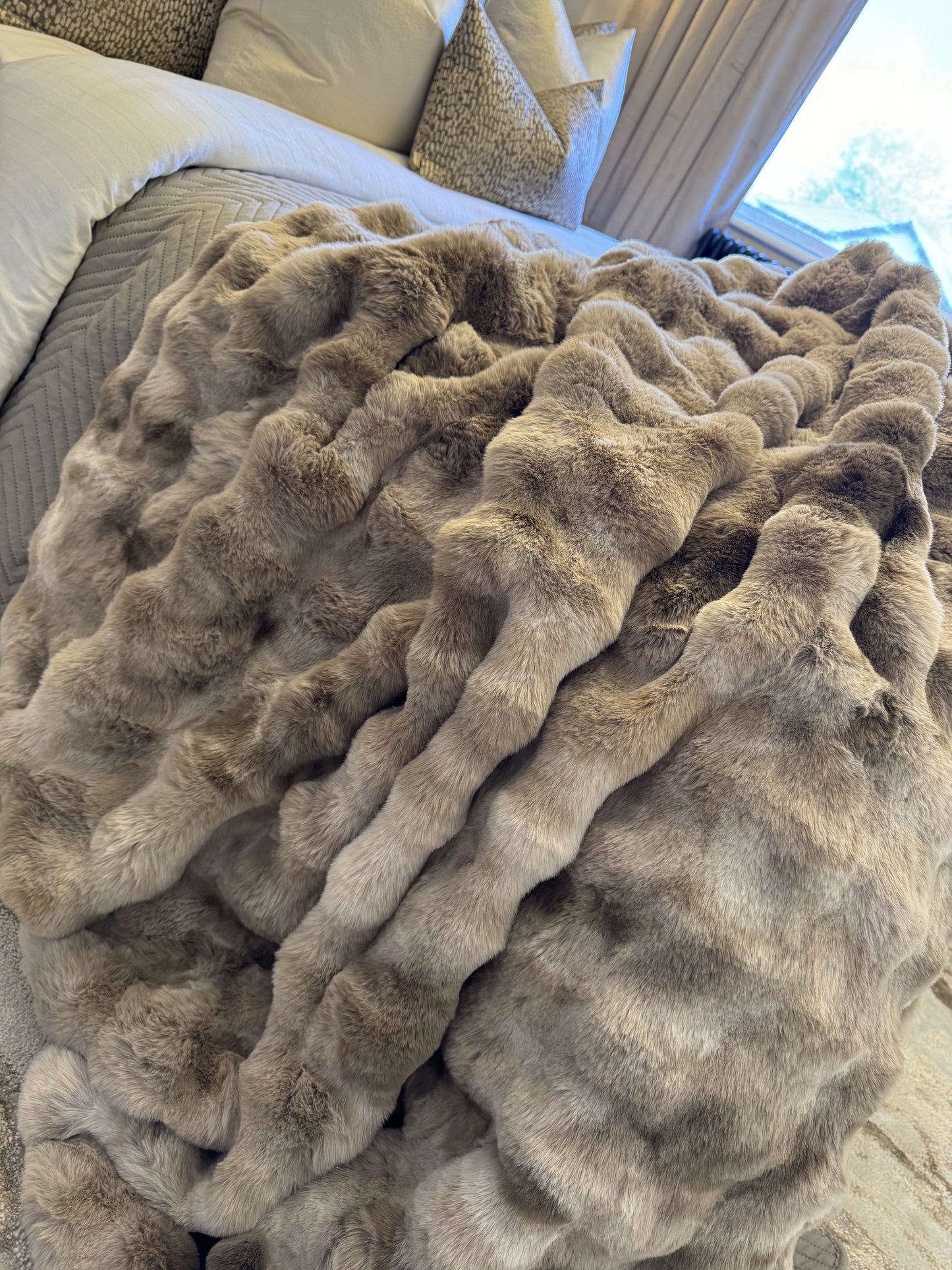 Verona Faux Fur Luxury Throw