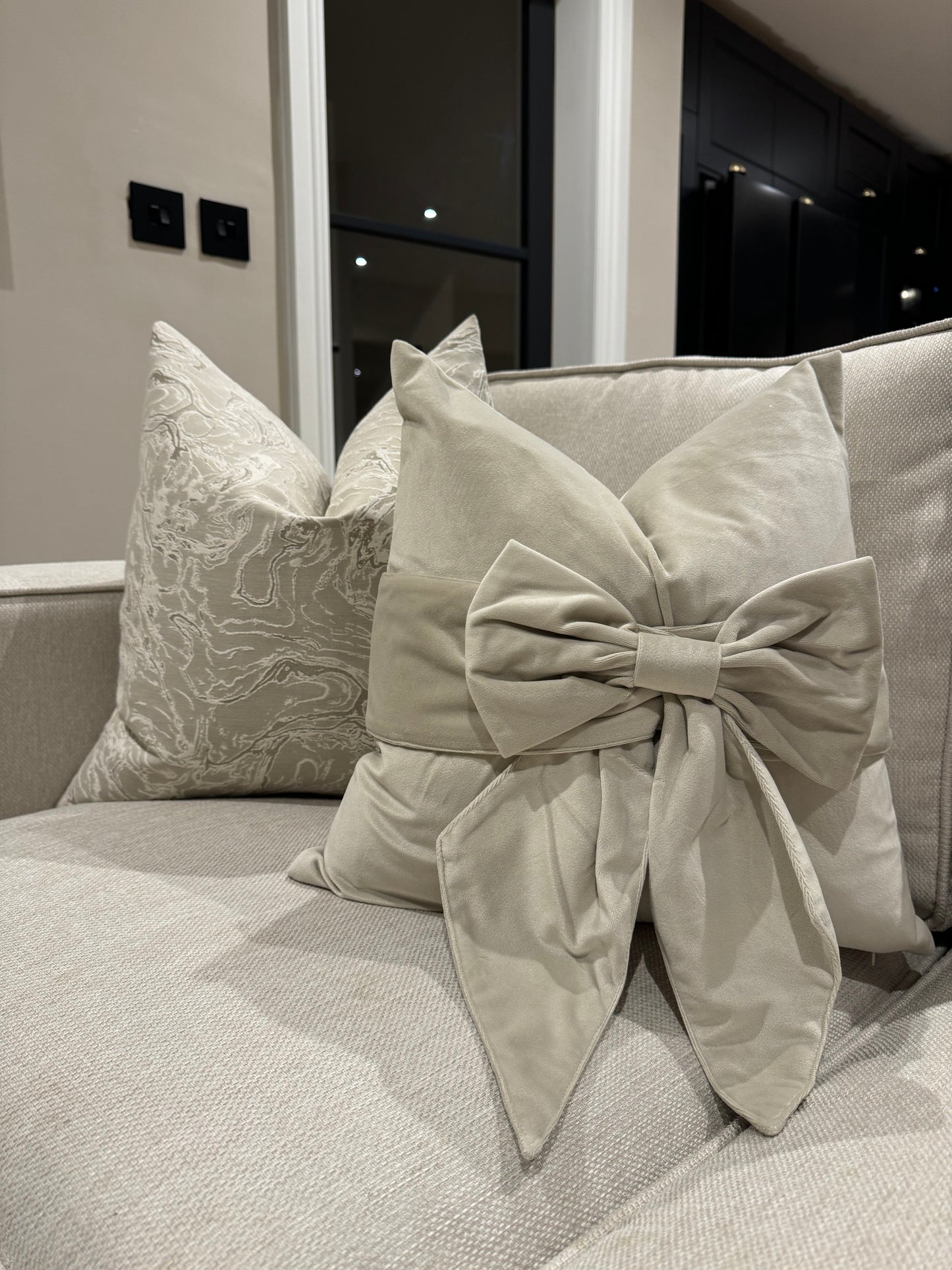 Cream Velvet Bow 18" Cushion