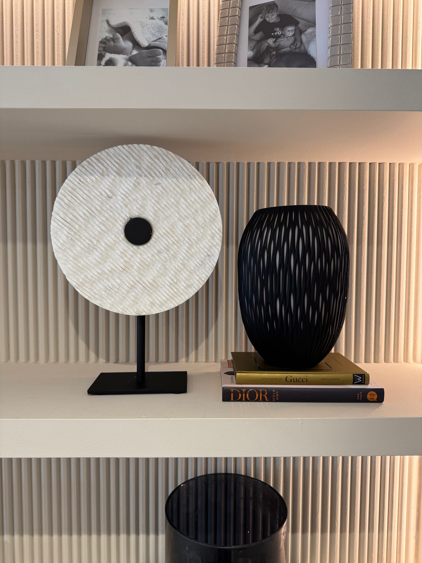 Yfke White Marble Ornament On Stand
