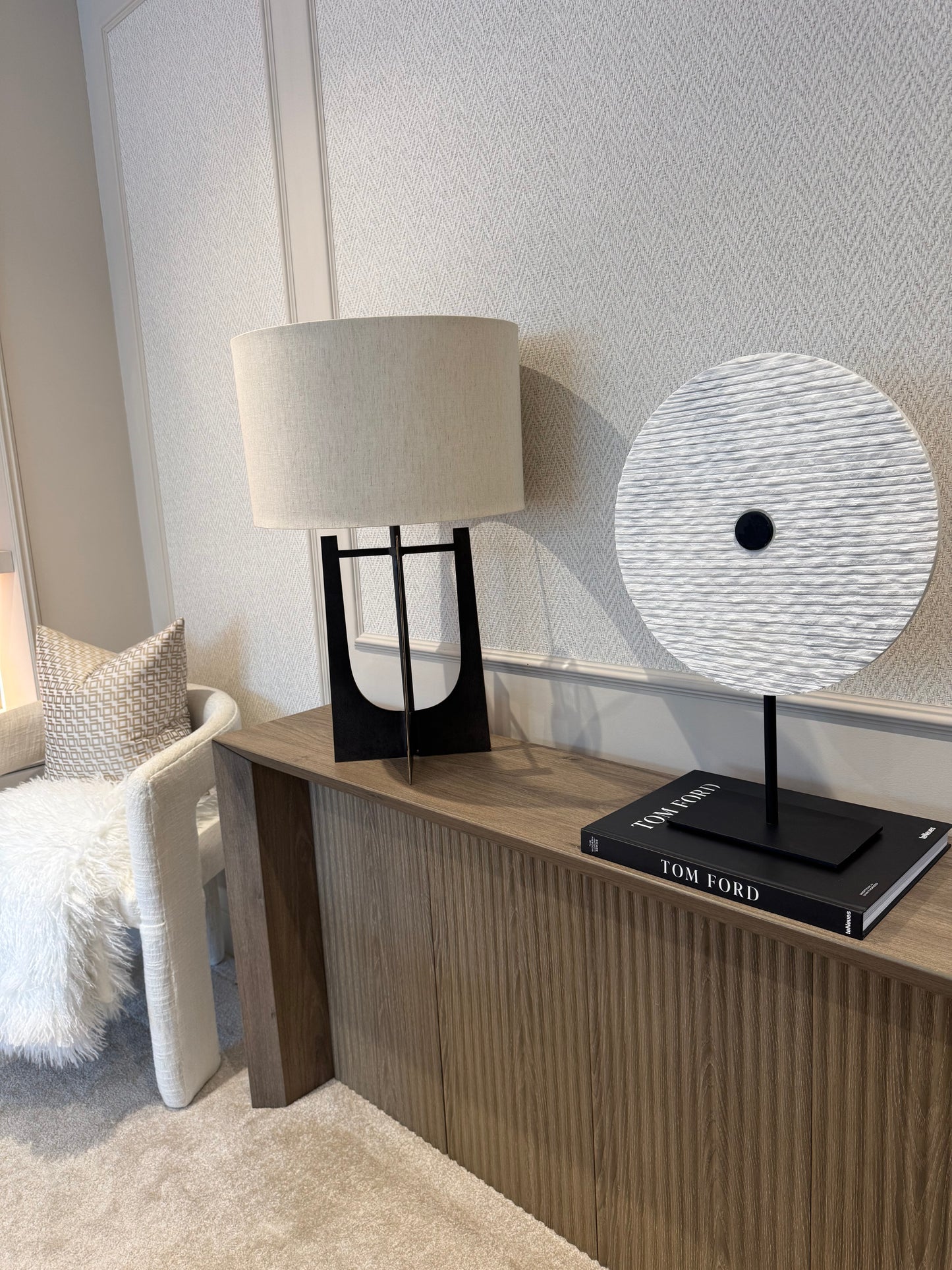 Yfke Large White Marble Ornament